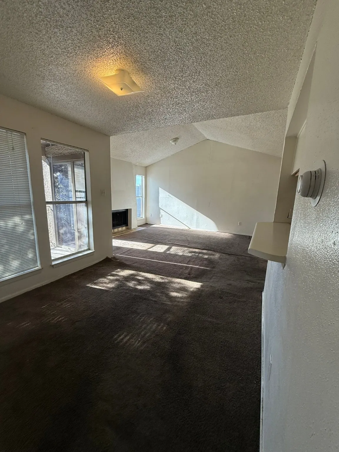 Condominium For Sale in Dallas County , 6050 Melody Lane 318, Dallas, Texas 75231, 1 Bedroom, 1 Bathroom, Garage spaces, 787 Sqft, built in 1979, mls#21133492, Real Estate Agent in Dallas, Homes For Sale in Dallas county, Homes For Sale in Dallas, Realtor in Dallas Texas, Real Estate Brokerage Independent Realty Texas, Luminita Cordes Realtor