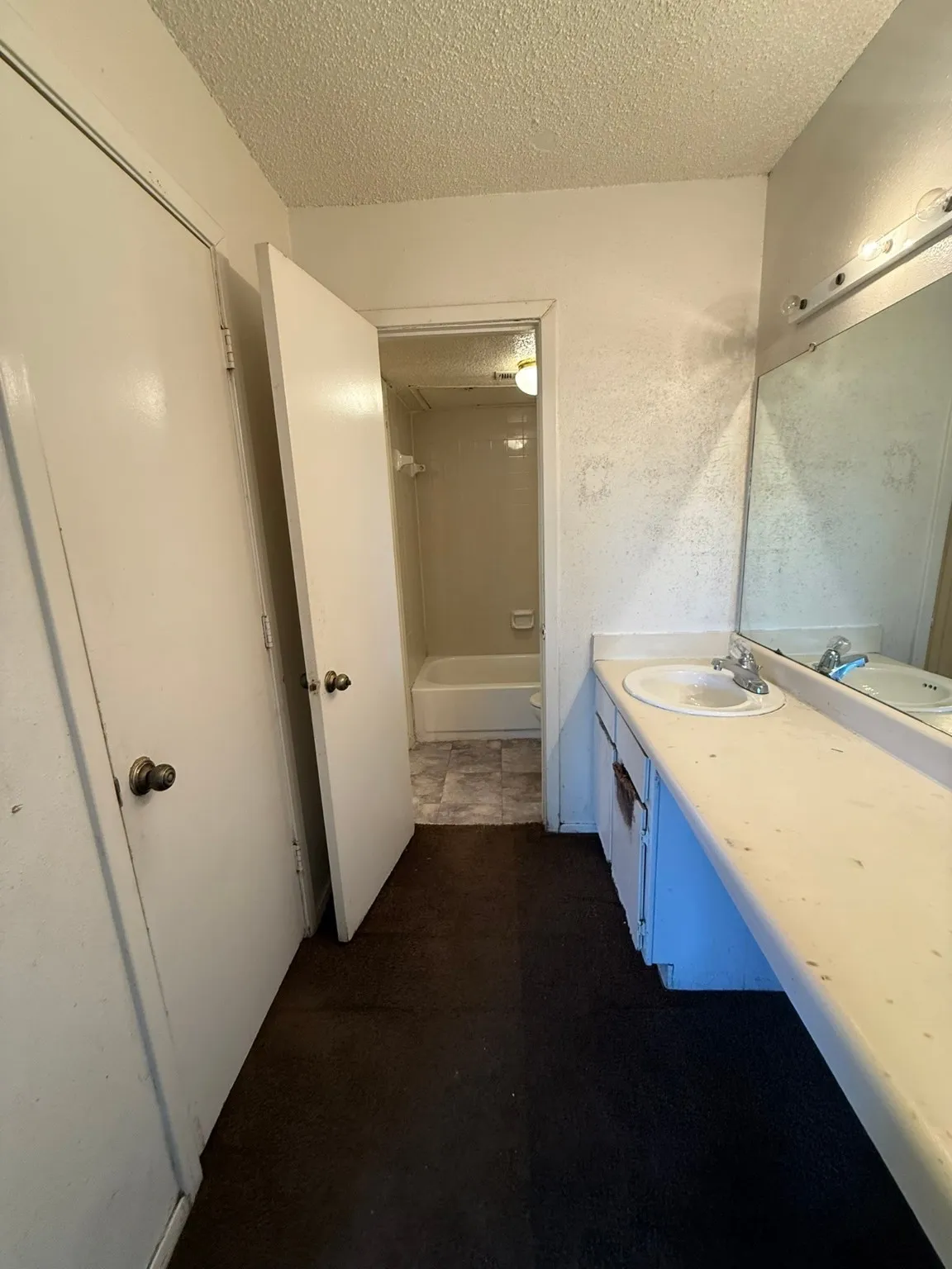 Condominium For Sale in Dallas County , 6050 Melody Lane 318, Dallas, Texas 75231, 1 Bedroom, 1 Bathroom, Garage spaces, 787 Sqft, built in 1979, mls#21133492, Real Estate Agent in Dallas, Homes For Sale in Dallas county, Homes For Sale in Dallas, Realtor in Dallas Texas, Real Estate Brokerage Independent Realty Texas, Luminita Cordes Realtor
