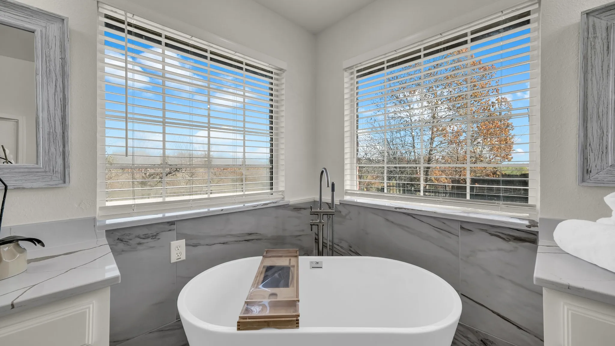 Single Family Residence For Sale in Parker County , 1735 Woodridge Court, Aledo, Texas 76008, 4 Bedroom, 3 Bathroom, 2 Garage spaces, 2,664 Sqft, built in 2005, mls#21131025, Real Estate Agent in Aledo, Homes For Sale in Parker county, Homes For Sale in Aledo, Realtor in Aledo Texas, Real Estate Brokerage Independent Realty Texas, Luminita Cordes Realtor