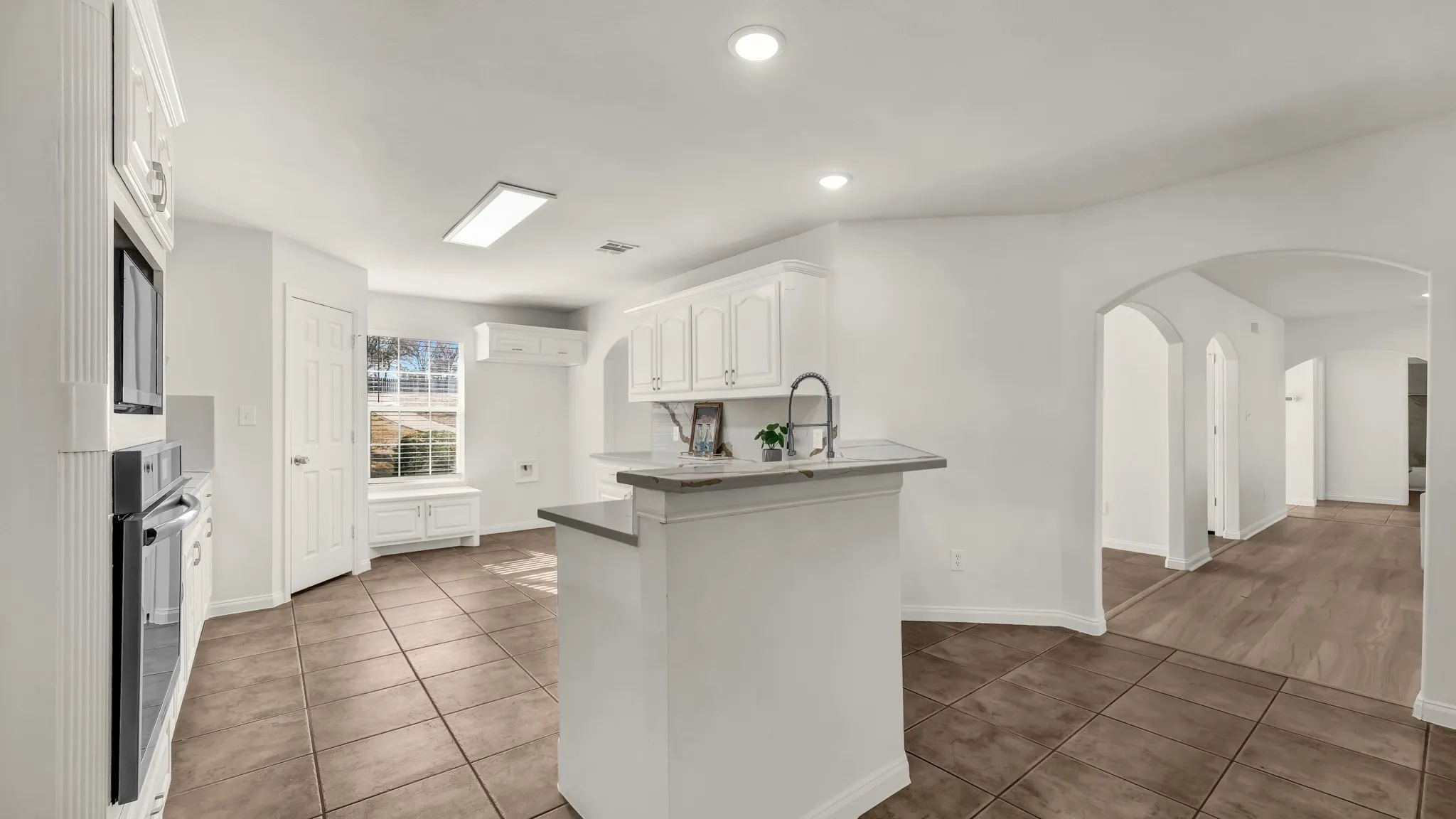 Single Family Residence For Sale in Parker County , 1735 Woodridge Court, Aledo, Texas 76008, 4 Bedroom, 3 Bathroom, 2 Garage spaces, 2,664 Sqft, built in 2005, mls#21131025, Real Estate Agent in Aledo, Homes For Sale in Parker county, Homes For Sale in Aledo, Realtor in Aledo Texas, Real Estate Brokerage Independent Realty Texas, Luminita Cordes Realtor