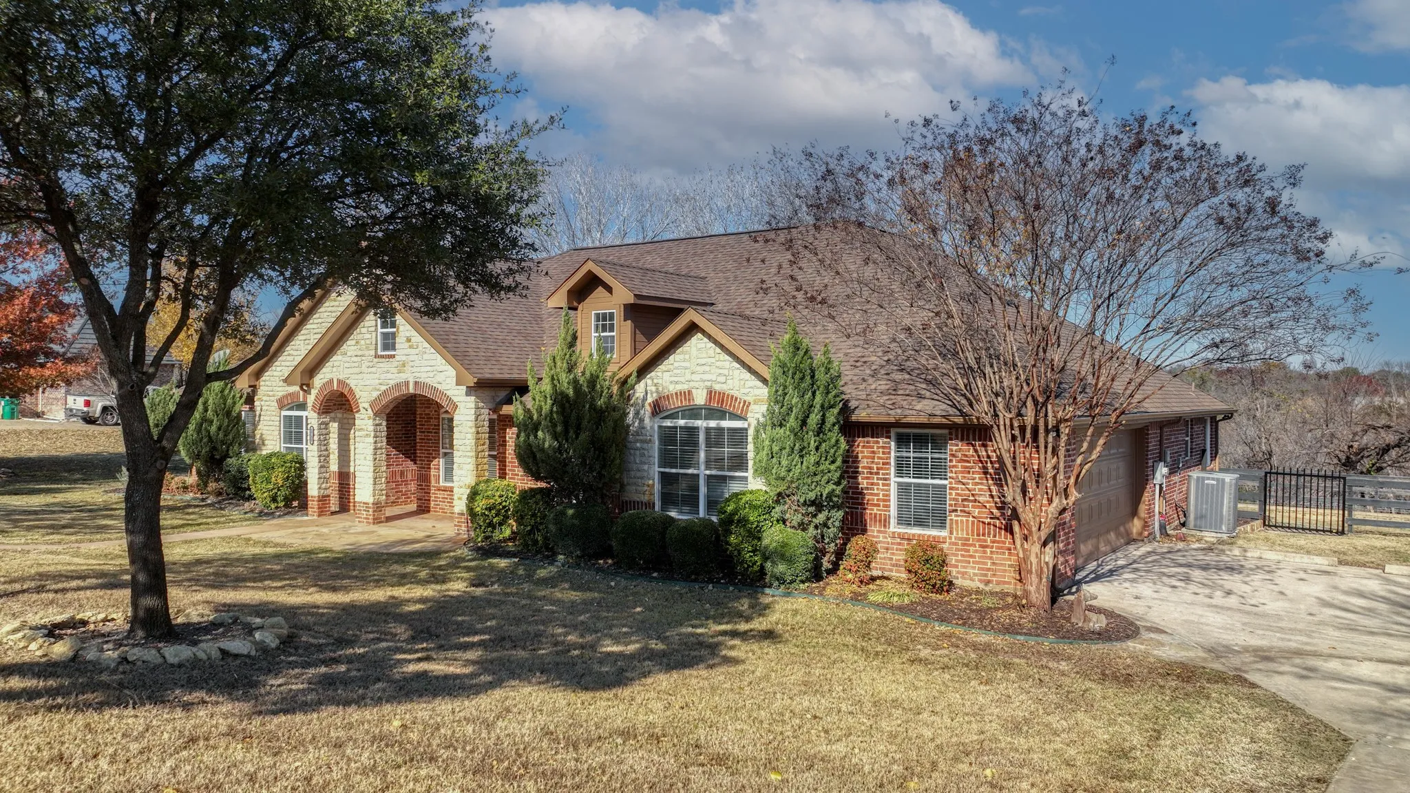 Single Family Residence For Sale in Parker County , 1735 Woodridge Court, Aledo, Texas 76008, 4 Bedroom, 3 Bathroom, 2 Garage spaces, 2,664 Sqft, built in 2005, mls#21131025, Real Estate Agent in Aledo, Homes For Sale in Parker county, Homes For Sale in Aledo, Realtor in Aledo Texas, Real Estate Brokerage Independent Realty Texas, Luminita Cordes Realtor