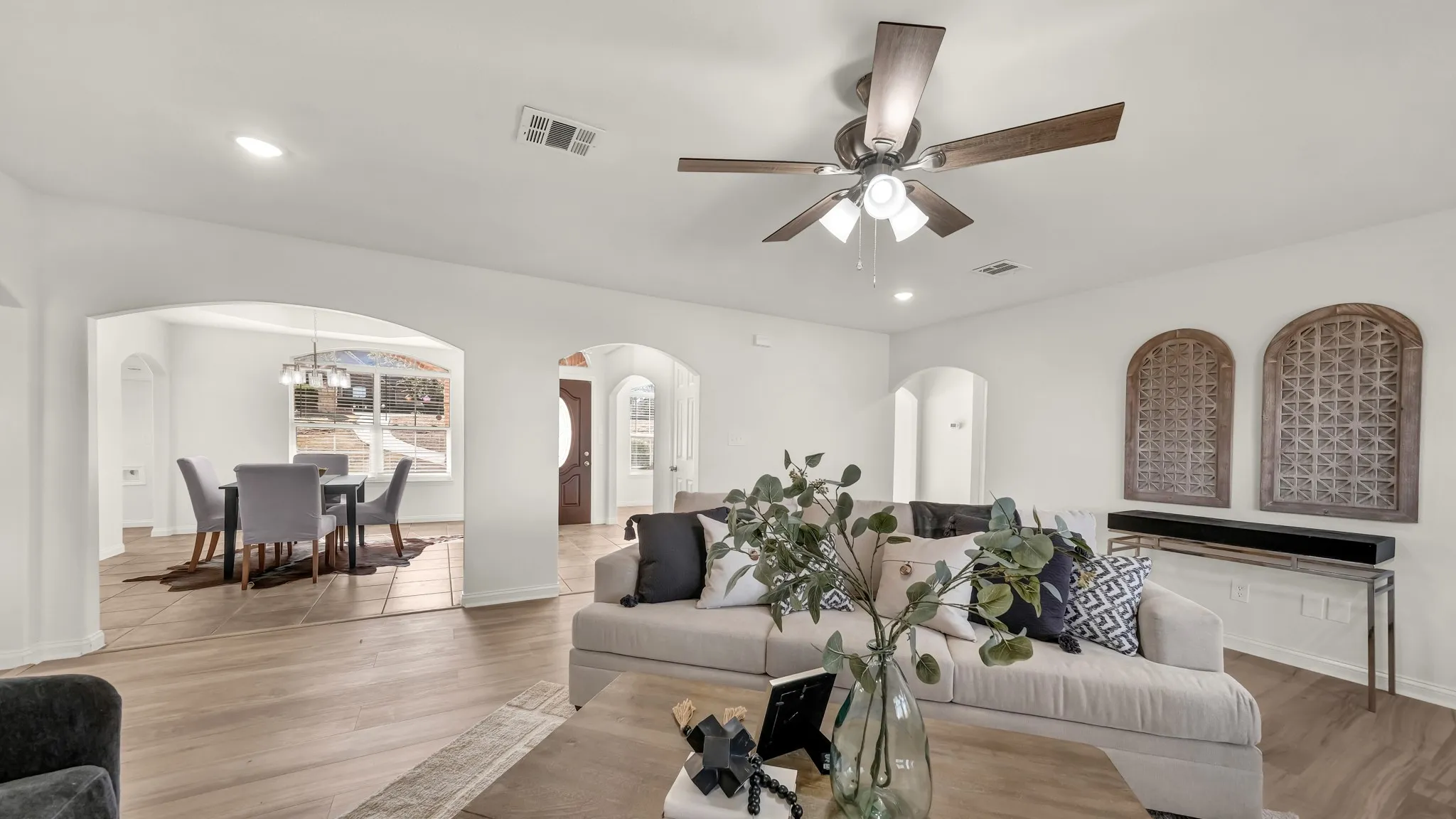 Single Family Residence For Sale in Parker County , 1735 Woodridge Court, Aledo, Texas 76008, 4 Bedroom, 3 Bathroom, 2 Garage spaces, 2,664 Sqft, built in 2005, mls#21131025, Real Estate Agent in Aledo, Homes For Sale in Parker county, Homes For Sale in Aledo, Realtor in Aledo Texas, Real Estate Brokerage Independent Realty Texas, Luminita Cordes Realtor
