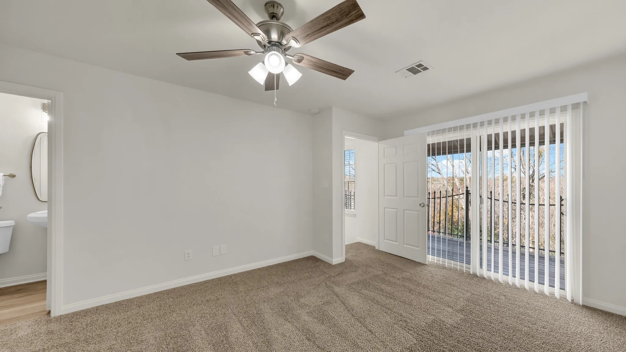 Single Family Residence For Sale in Parker County , 1735 Woodridge Court, Aledo, Texas 76008, 4 Bedroom, 3 Bathroom, 2 Garage spaces, 2,664 Sqft, built in 2005, mls#21131025, Real Estate Agent in Aledo, Homes For Sale in Parker county, Homes For Sale in Aledo, Realtor in Aledo Texas, Real Estate Brokerage Independent Realty Texas, Luminita Cordes Realtor