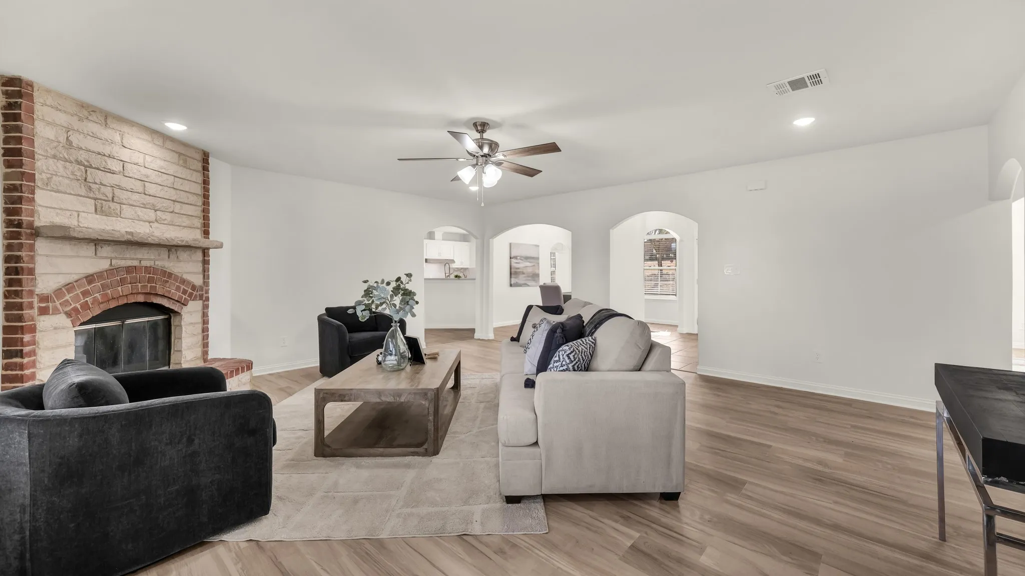 Single Family Residence For Sale in Parker County , 1735 Woodridge Court, Aledo, Texas 76008, 4 Bedroom, 3 Bathroom, 2 Garage spaces, 2,664 Sqft, built in 2005, mls#21131025, Real Estate Agent in Aledo, Homes For Sale in Parker county, Homes For Sale in Aledo, Realtor in Aledo Texas, Real Estate Brokerage Independent Realty Texas, Luminita Cordes Realtor