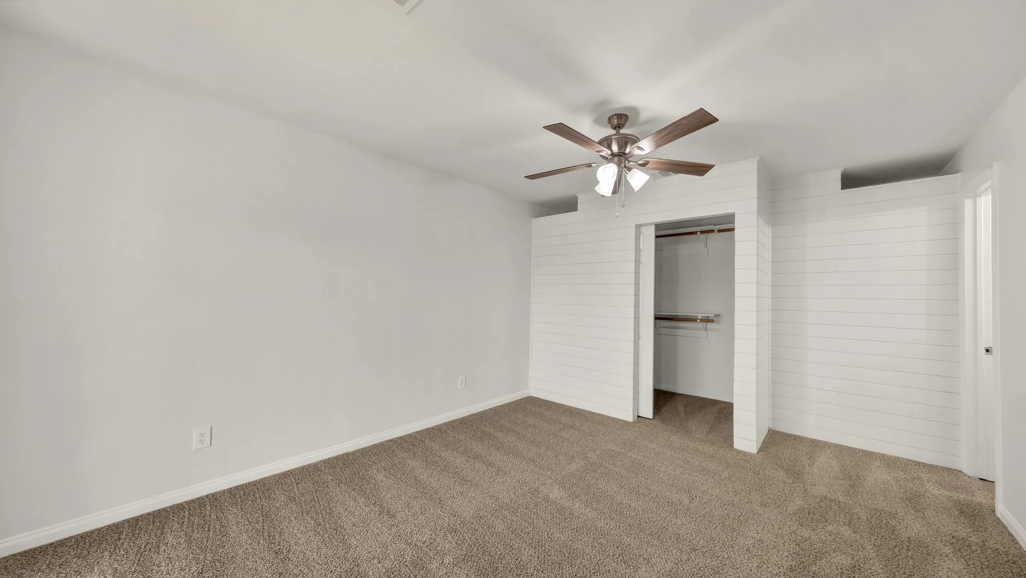 Single Family Residence For Sale in Parker County , 1735 Woodridge Court, Aledo, Texas 76008, 4 Bedroom, 3 Bathroom, 2 Garage spaces, 2,664 Sqft, built in 2005, mls#21131025, Real Estate Agent in Aledo, Homes For Sale in Parker county, Homes For Sale in Aledo, Realtor in Aledo Texas, Real Estate Brokerage Independent Realty Texas, Luminita Cordes Realtor
