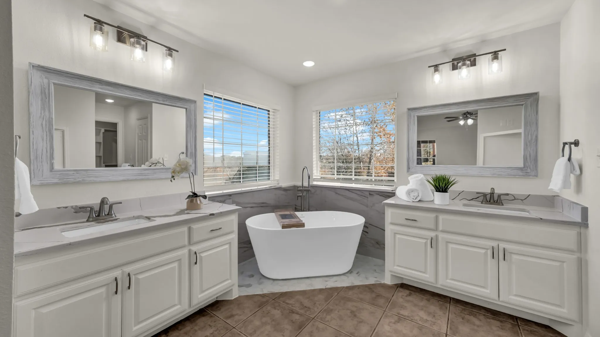 Single Family Residence For Sale in Parker County , 1735 Woodridge Court, Aledo, Texas 76008, 4 Bedroom, 3 Bathroom, 2 Garage spaces, 2,664 Sqft, built in 2005, mls#21131025, Real Estate Agent in Aledo, Homes For Sale in Parker county, Homes For Sale in Aledo, Realtor in Aledo Texas, Real Estate Brokerage Independent Realty Texas, Luminita Cordes Realtor