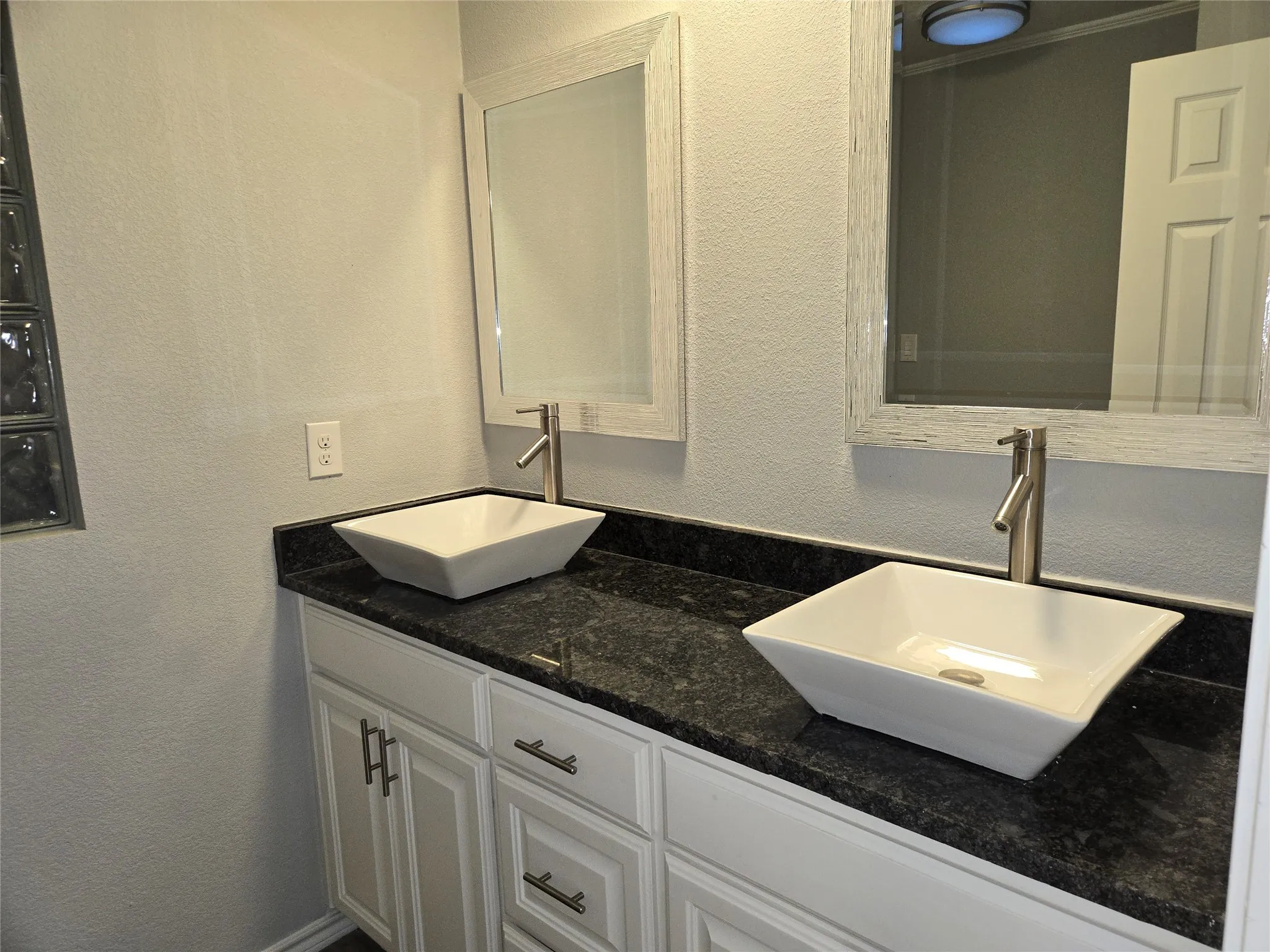 Single Family Residence For Sale in Collin County , 2252 County Road 342, Mc Kinney, Texas 75071, 8 Bedroom, 6 Bathroom, 2 Garage spaces, 4,700 Sqft, built in 1981, mls#21133947, Real Estate Agent in Mc Kinney, Homes For Sale in Collin county, Homes For Sale in Mc Kinney, Realtor in Mc Kinney Texas, Real Estate Brokerage Independent Realty Texas, Luminita Cordes Realtor