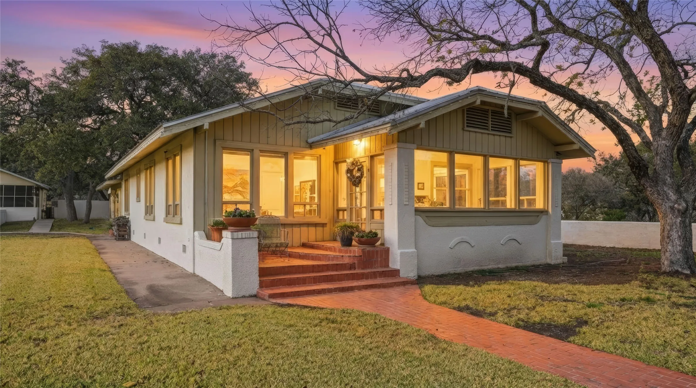 FRONT OF HOUSE