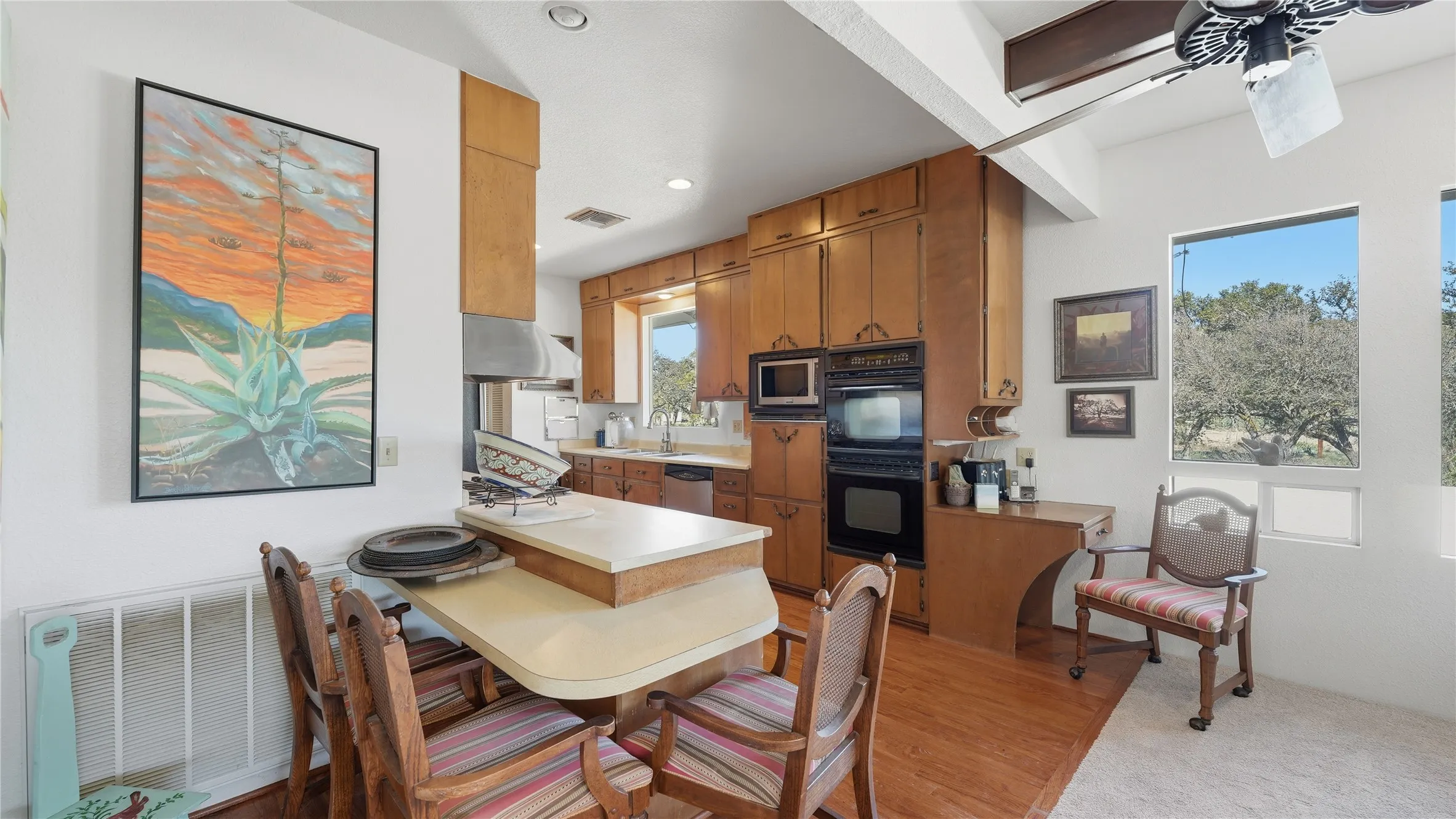 BREAKFAST BAR