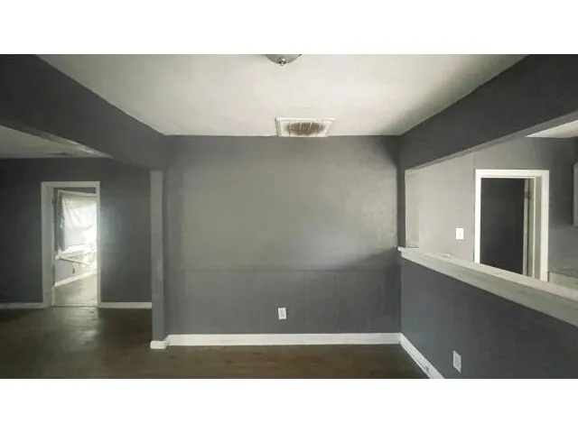 Single Family Residence For Sale in Tarrant County , 4518 Erath Street, Fort Worth, Texas 76119, 4 Bedroom, 2 Bathroom, Garage spaces, 1,392 Sqft, built in 1962, mls#21134233, Real Estate Agent in Fort Worth, Homes For Sale in Tarrant county, Homes For Sale in Fort Worth, Realtor in Fort Worth Texas, Real Estate Brokerage Independent Realty Texas, Luminita Cordes Realtor