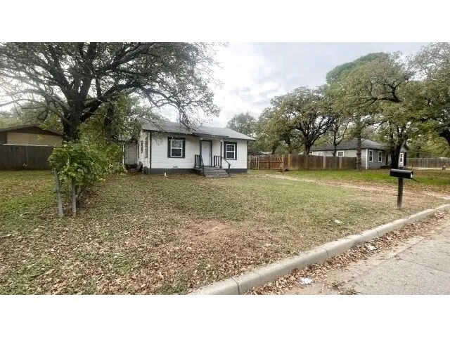 Single Family Residence For Sale in Tarrant County , 4518 Erath Street, Fort Worth, Texas 76119, 4 Bedroom, 2 Bathroom, Garage spaces, 1,392 Sqft, built in 1962, mls#21134233, Real Estate Agent in Fort Worth, Homes For Sale in Tarrant county, Homes For Sale in Fort Worth, Realtor in Fort Worth Texas, Real Estate Brokerage Independent Realty Texas, Luminita Cordes Realtor