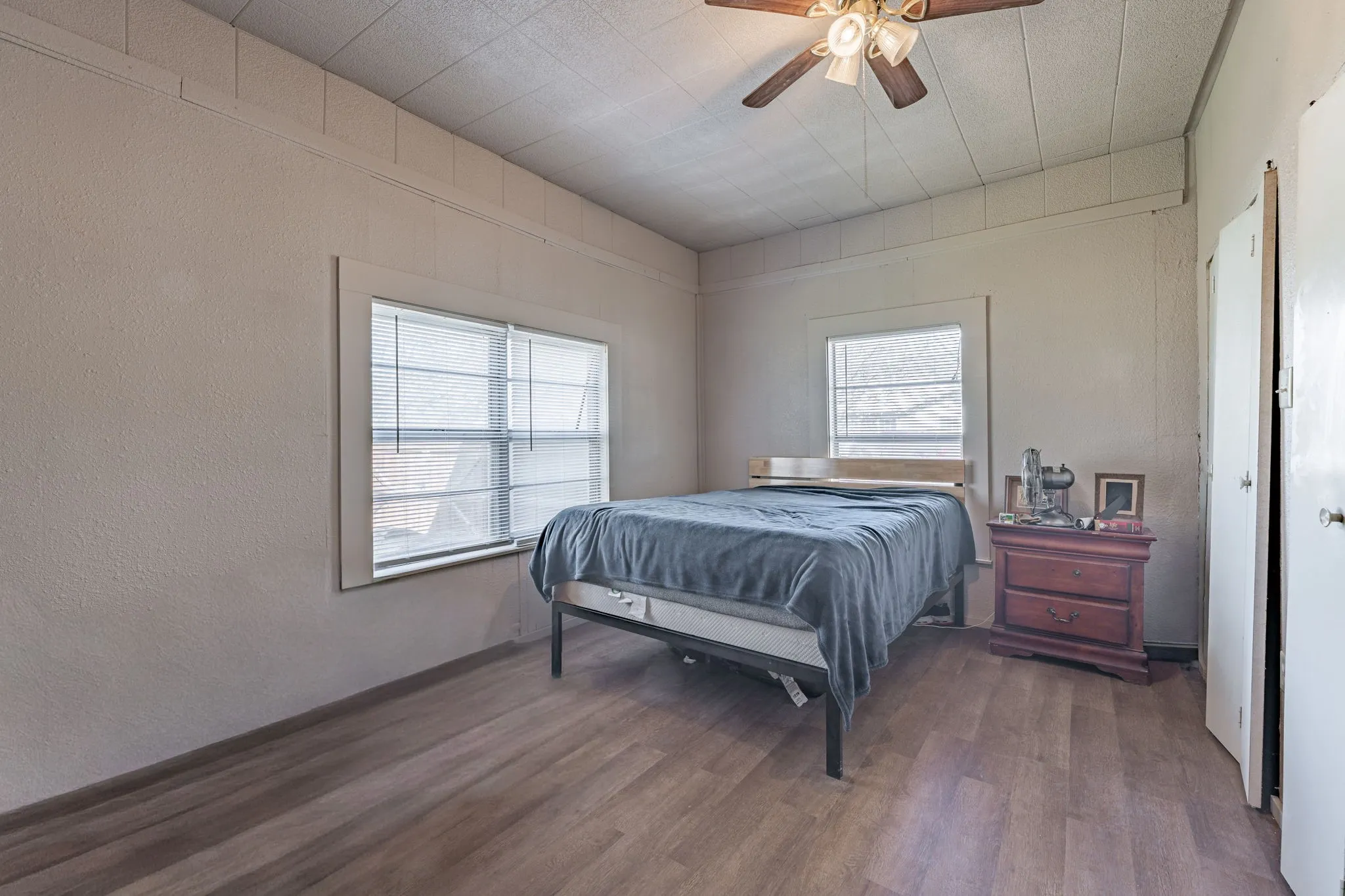 Single Family Residence For Sale in Erath County , 1000 N Clinton Street N, Stephenville, Texas 76401, 3 Bedroom, 1 Bathroom, Garage spaces, 1,232 Sqft, built in 1930, mls#21134359, Real Estate Agent in Stephenville, Homes For Sale in Erath county, Homes For Sale in Stephenville, Realtor in Stephenville Texas, Real Estate Brokerage Independent Realty Texas, Luminita Cordes Realtor