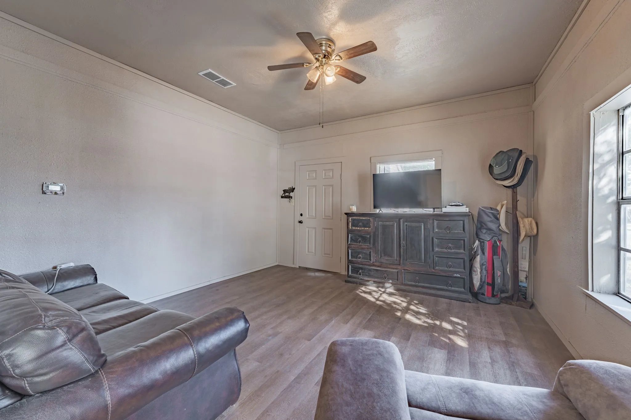 Single Family Residence For Sale in Erath County , 1000 N Clinton Street N, Stephenville, Texas 76401, 3 Bedroom, 1 Bathroom, Garage spaces, 1,232 Sqft, built in 1930, mls#21134359, Real Estate Agent in Stephenville, Homes For Sale in Erath county, Homes For Sale in Stephenville, Realtor in Stephenville Texas, Real Estate Brokerage Independent Realty Texas, Luminita Cordes Realtor