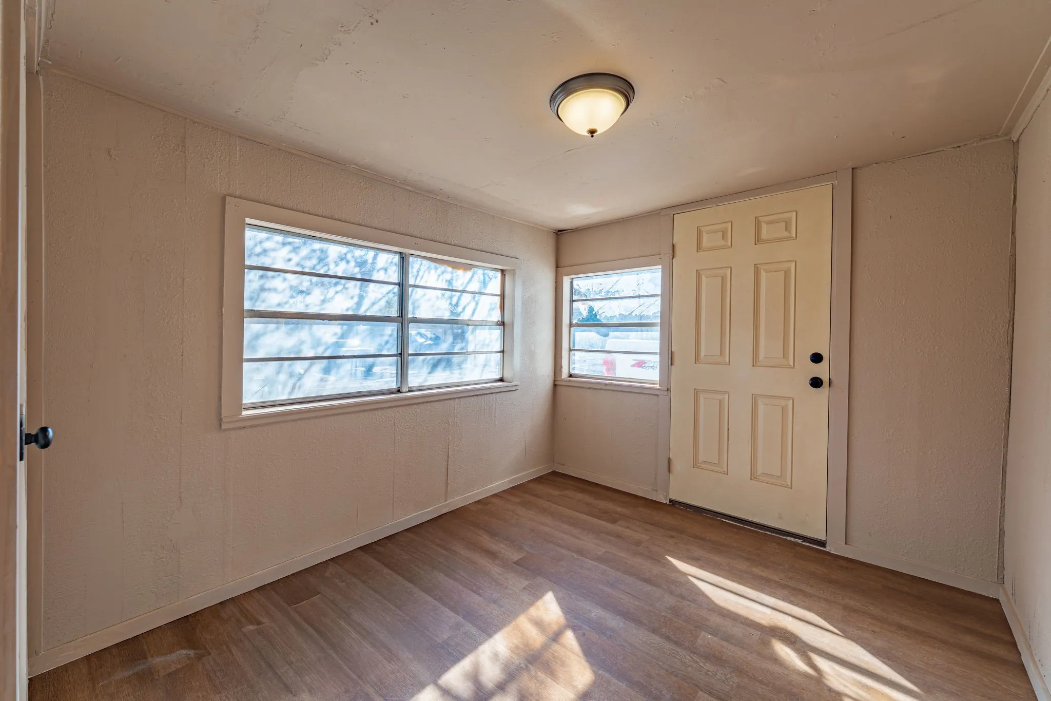 Single Family Residence For Sale in Erath County , 1000 N Clinton Street N, Stephenville, Texas 76401, 3 Bedroom, 1 Bathroom, Garage spaces, 1,232 Sqft, built in 1930, mls#21134359, Real Estate Agent in Stephenville, Homes For Sale in Erath county, Homes For Sale in Stephenville, Realtor in Stephenville Texas, Real Estate Brokerage Independent Realty Texas, Luminita Cordes Realtor