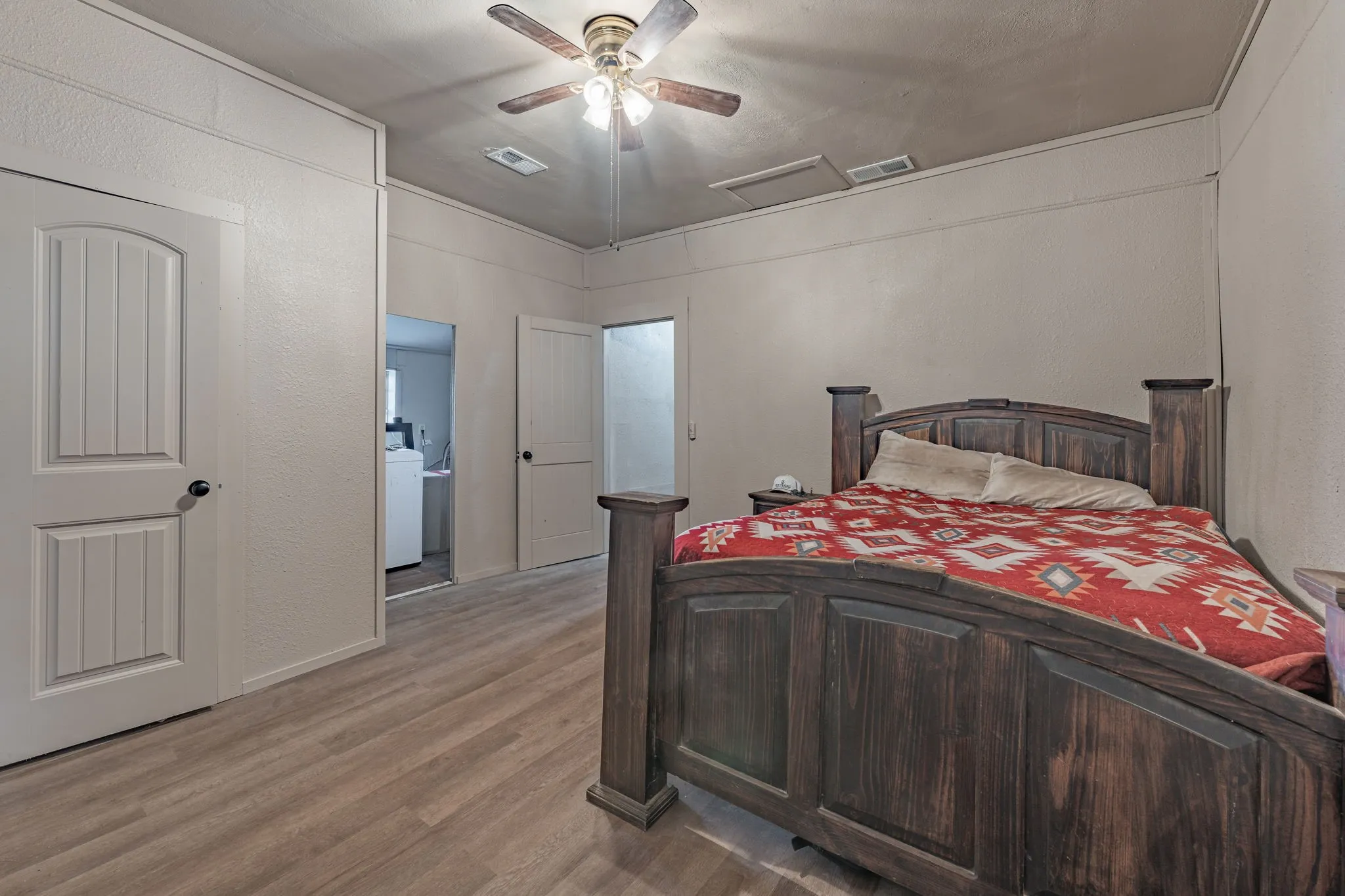 Single Family Residence For Sale in Erath County , 1000 N Clinton Street N, Stephenville, Texas 76401, 3 Bedroom, 1 Bathroom, Garage spaces, 1,232 Sqft, built in 1930, mls#21134359, Real Estate Agent in Stephenville, Homes For Sale in Erath county, Homes For Sale in Stephenville, Realtor in Stephenville Texas, Real Estate Brokerage Independent Realty Texas, Luminita Cordes Realtor