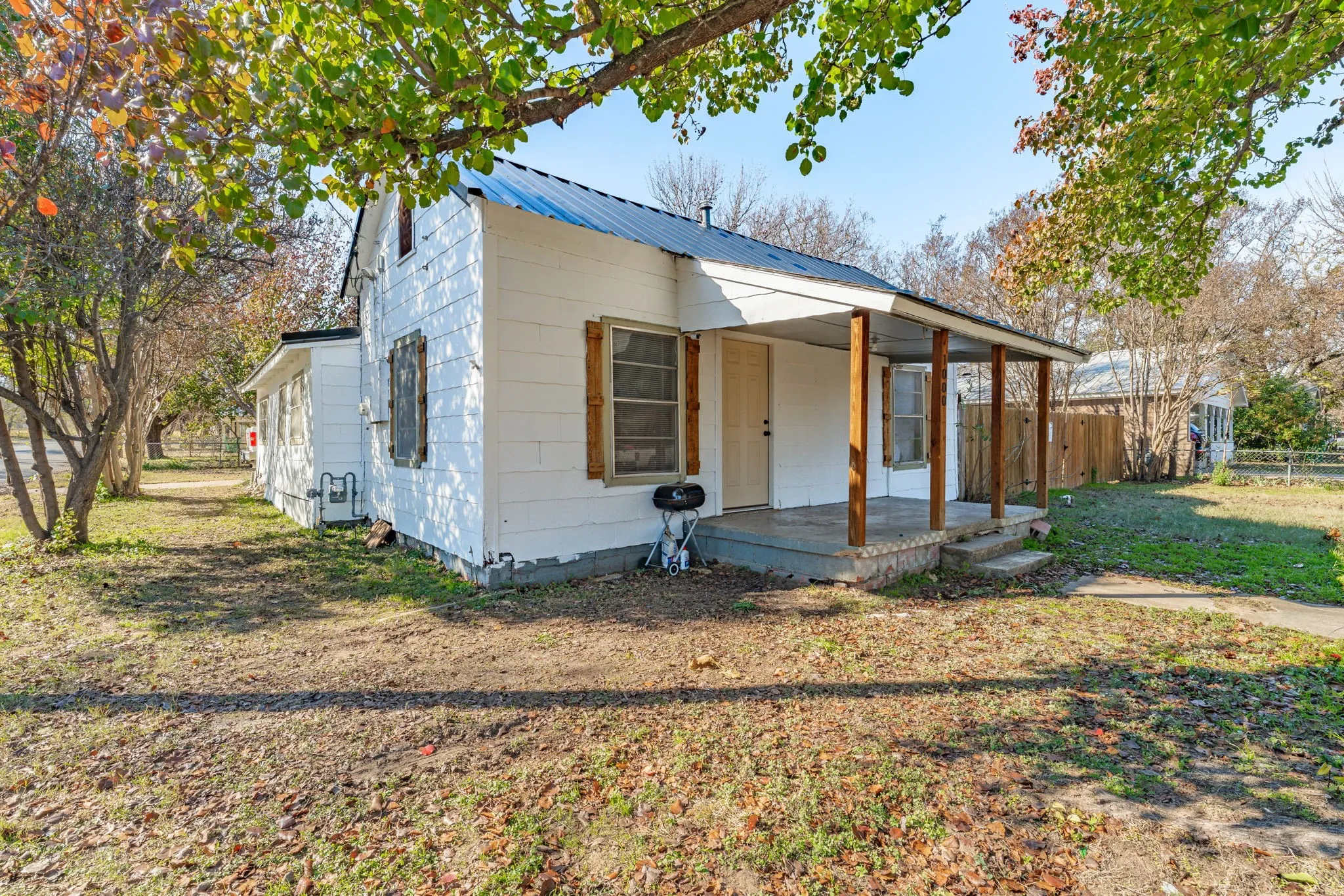 Single Family Residence For Sale in Erath County , 1000 N Clinton Street N, Stephenville, Texas 76401, 3 Bedroom, 1 Bathroom, Garage spaces, 1,232 Sqft, built in 1930, mls#21134359, Real Estate Agent in Stephenville, Homes For Sale in Erath county, Homes For Sale in Stephenville, Realtor in Stephenville Texas, Real Estate Brokerage Independent Realty Texas, Luminita Cordes Realtor