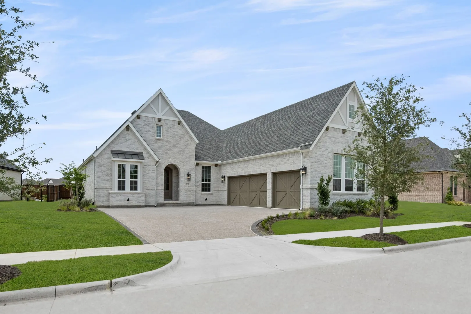4718 Hawthorn Hills- Living Room