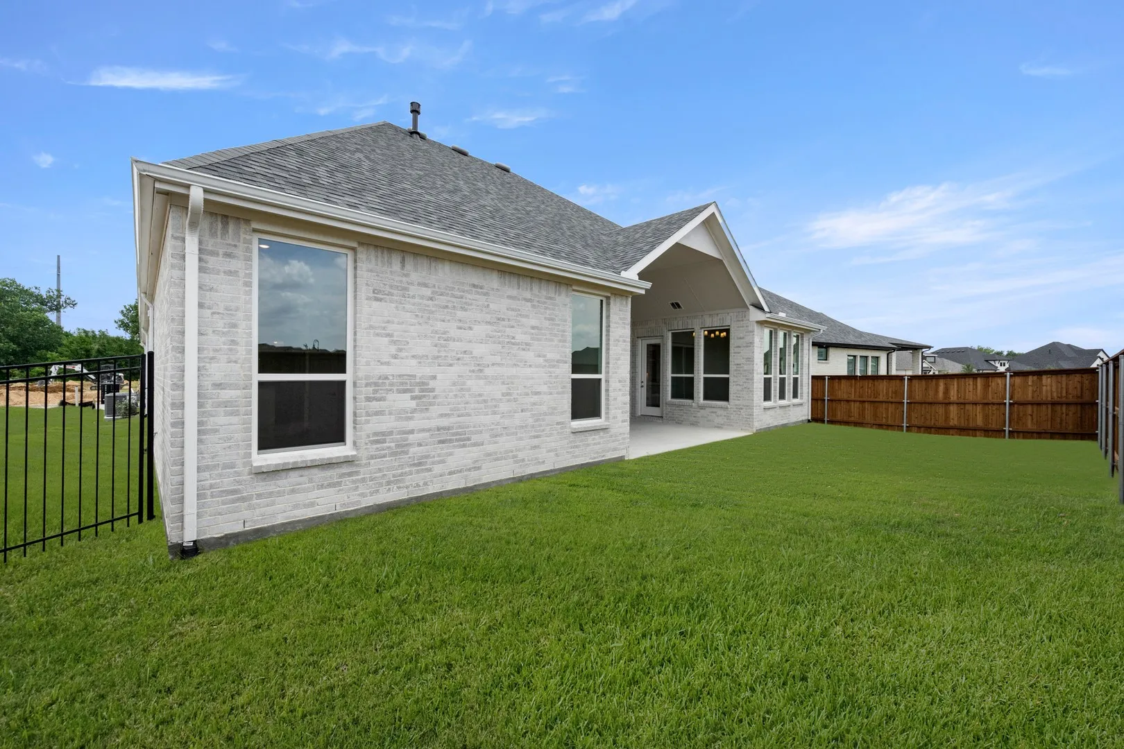 Single Family Residence For Sale in Tarrant County , 4718 Hawthorn Hills Lane, Arlington, Texas 76005, 3 Bedroom, 3 Bathroom, 3 Garage spaces, 2,922 Sqft, built in 2026, New Construction - Complete, mls#21134619, Real Estate Agent in Arlington, Homes For Sale in Tarrant county, Homes For Sale in Arlington, Realtor in Arlington Texas, Real Estate Brokerage Independent Realty Texas, Luminita Cordes Realtor