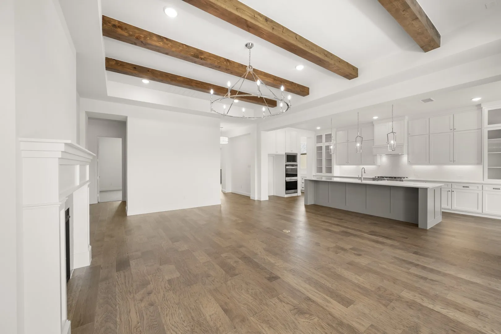 4718 Hawthorn Hills- Kitchen-3