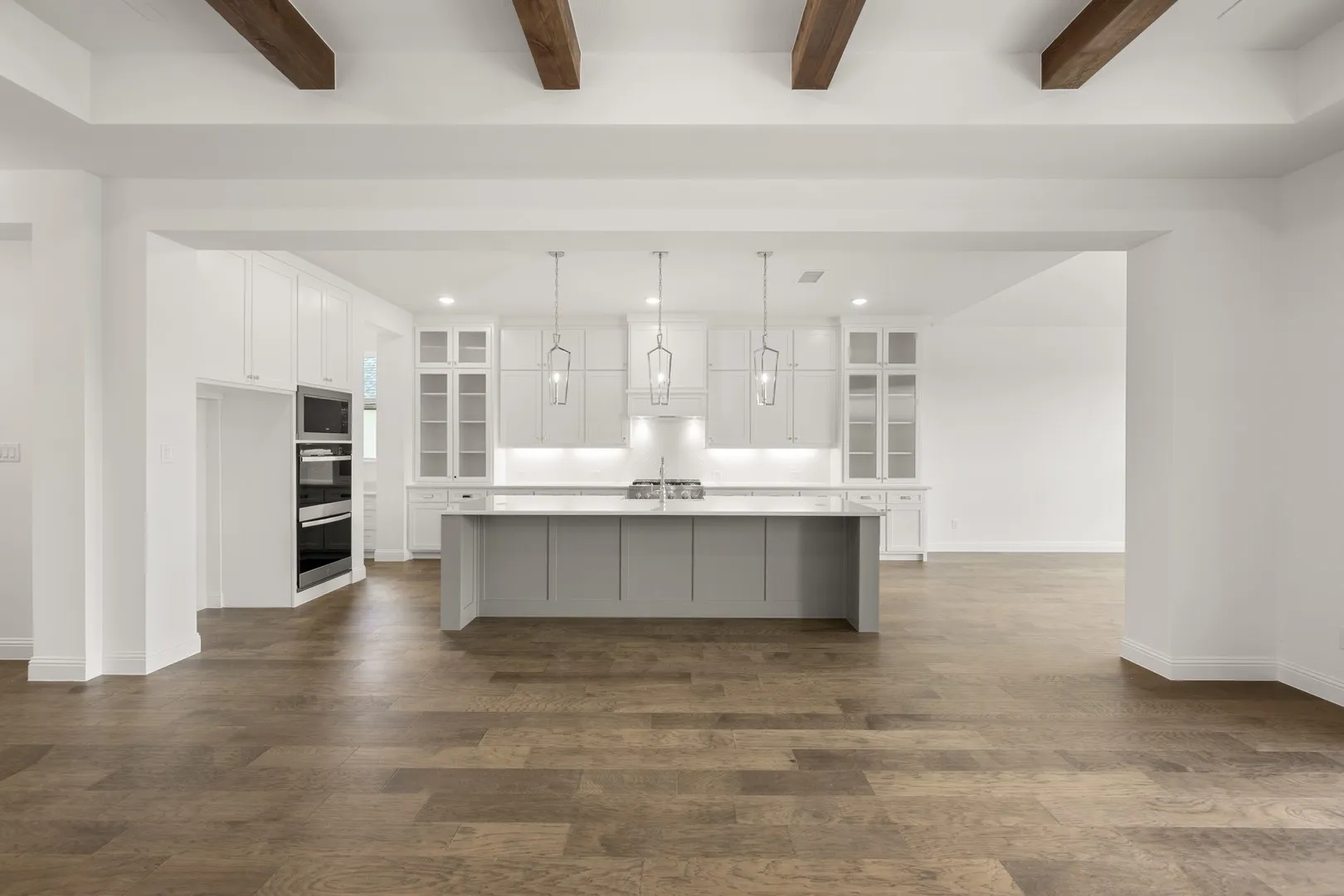 4718 Hawthorn Hills- Kitchen-4