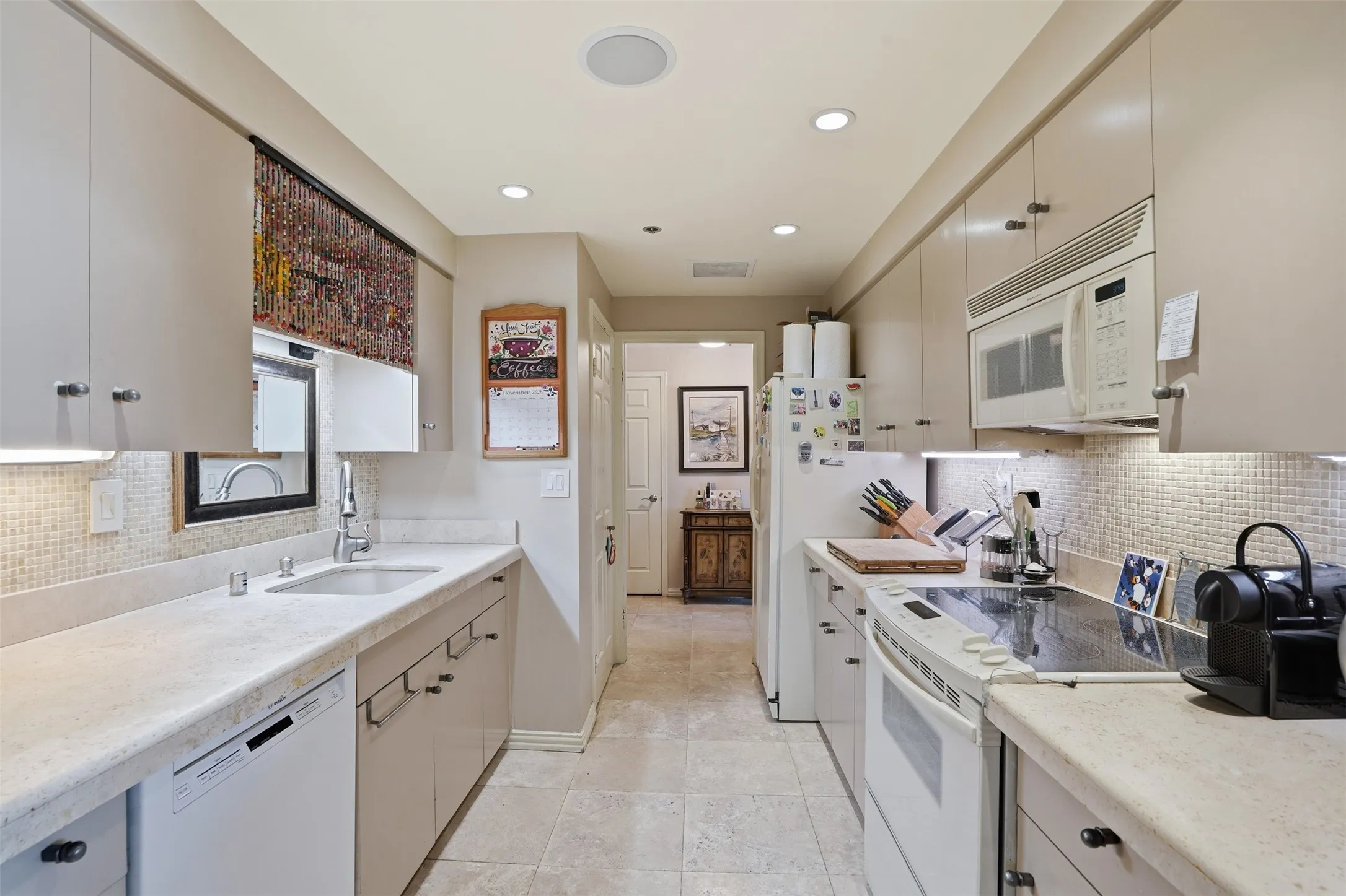 Condominium For Sale in Dallas County , 3030 Mckinney Avenue 2203, Dallas, Texas 75204, 2 Bedroom, 2 Bathroom, 2 Garage spaces, 1,353 Sqft, built in 1981, Preowned, mls#21128110, Real Estate Agent in Dallas, Homes For Sale in Dallas county, Homes For Sale in Dallas, Realtor in Dallas Texas, Real Estate Brokerage Independent Realty Texas, Luminita Cordes Realtor