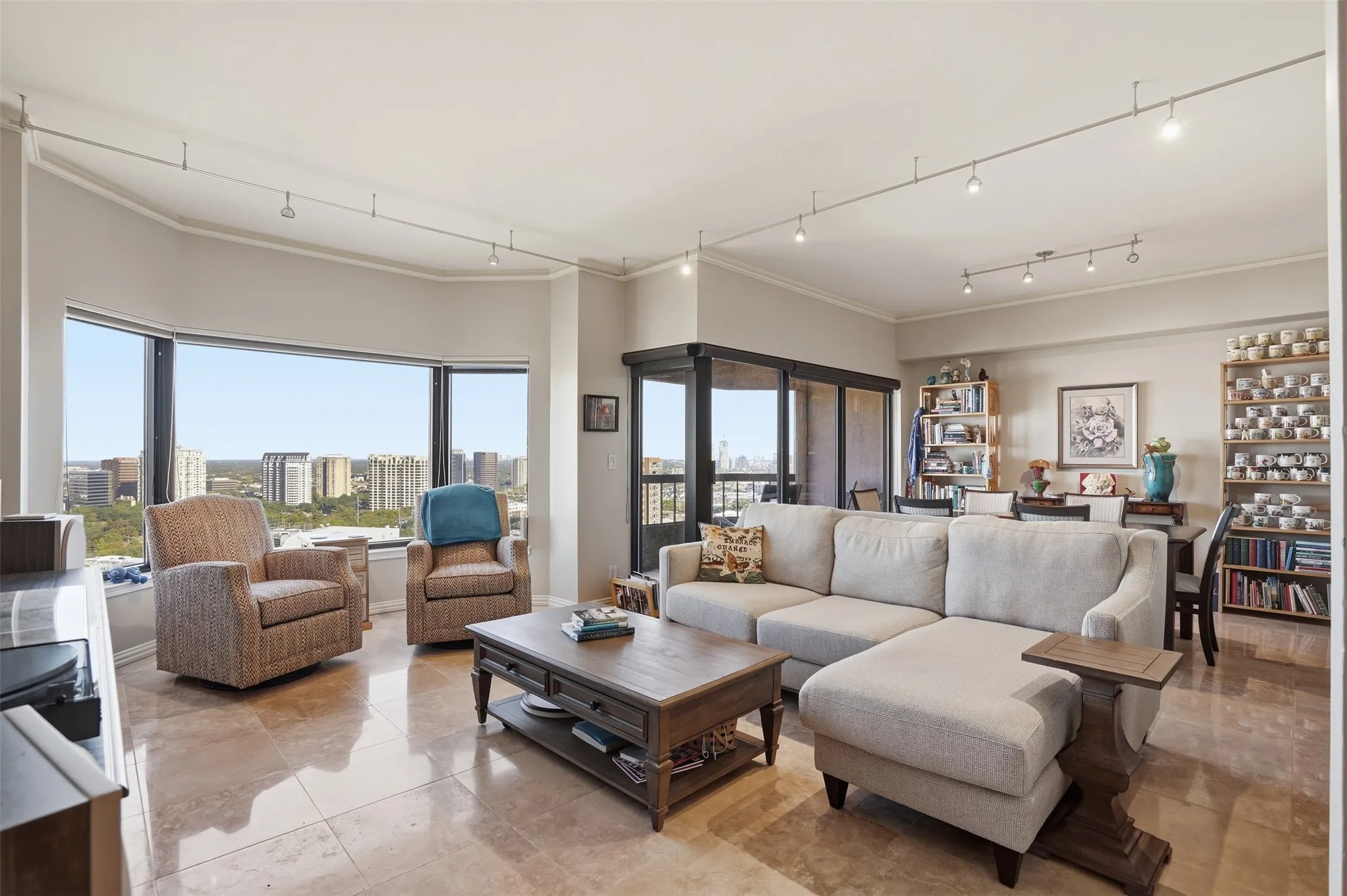 Condominium For Sale in Dallas County , 3030 Mckinney Avenue 2203, Dallas, Texas 75204, 2 Bedroom, 2 Bathroom, 2 Garage spaces, 1,353 Sqft, built in 1981, Preowned, mls#21128110, Real Estate Agent in Dallas, Homes For Sale in Dallas county, Homes For Sale in Dallas, Realtor in Dallas Texas, Real Estate Brokerage Independent Realty Texas, Luminita Cordes Realtor