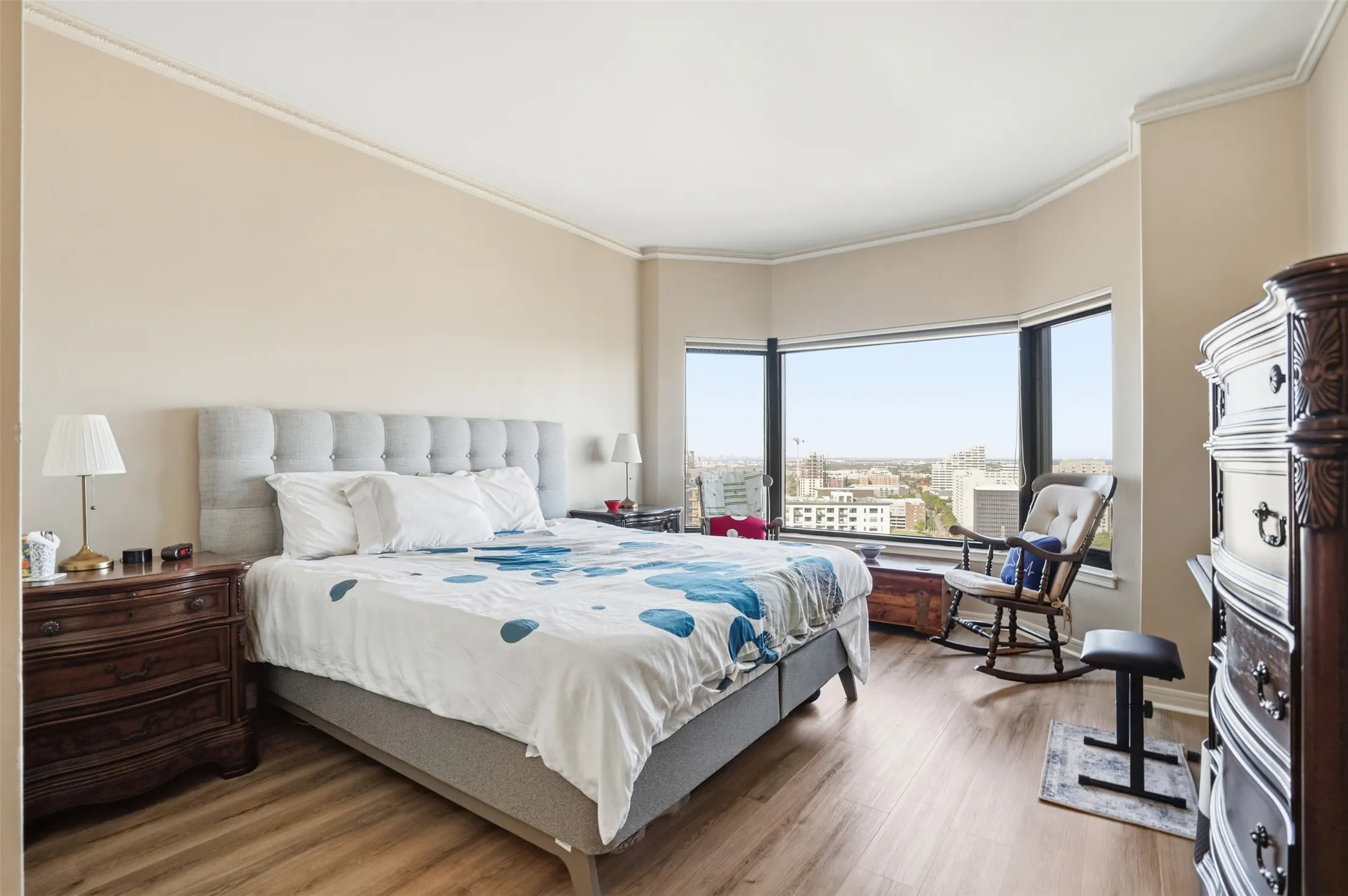 Condominium For Sale in Dallas County , 3030 Mckinney Avenue 2203, Dallas, Texas 75204, 2 Bedroom, 2 Bathroom, 2 Garage spaces, 1,353 Sqft, built in 1981, Preowned, mls#21128110, Real Estate Agent in Dallas, Homes For Sale in Dallas county, Homes For Sale in Dallas, Realtor in Dallas Texas, Real Estate Brokerage Independent Realty Texas, Luminita Cordes Realtor
