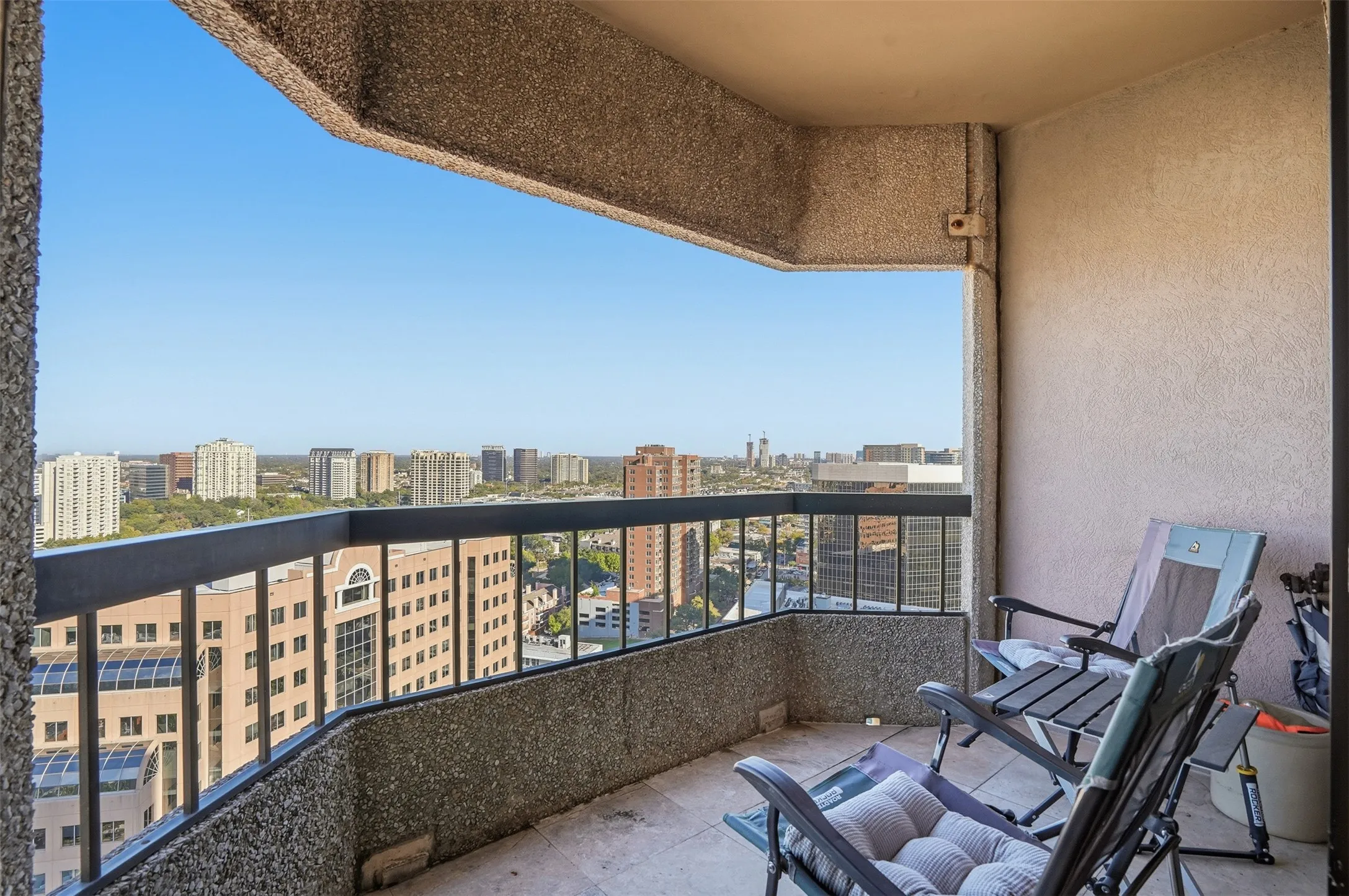 Condominium For Sale in Dallas County , 3030 Mckinney Avenue 2203, Dallas, Texas 75204, 2 Bedroom, 2 Bathroom, 2 Garage spaces, 1,353 Sqft, built in 1981, Preowned, mls#21128110, Real Estate Agent in Dallas, Homes For Sale in Dallas county, Homes For Sale in Dallas, Realtor in Dallas Texas, Real Estate Brokerage Independent Realty Texas, Luminita Cordes Realtor