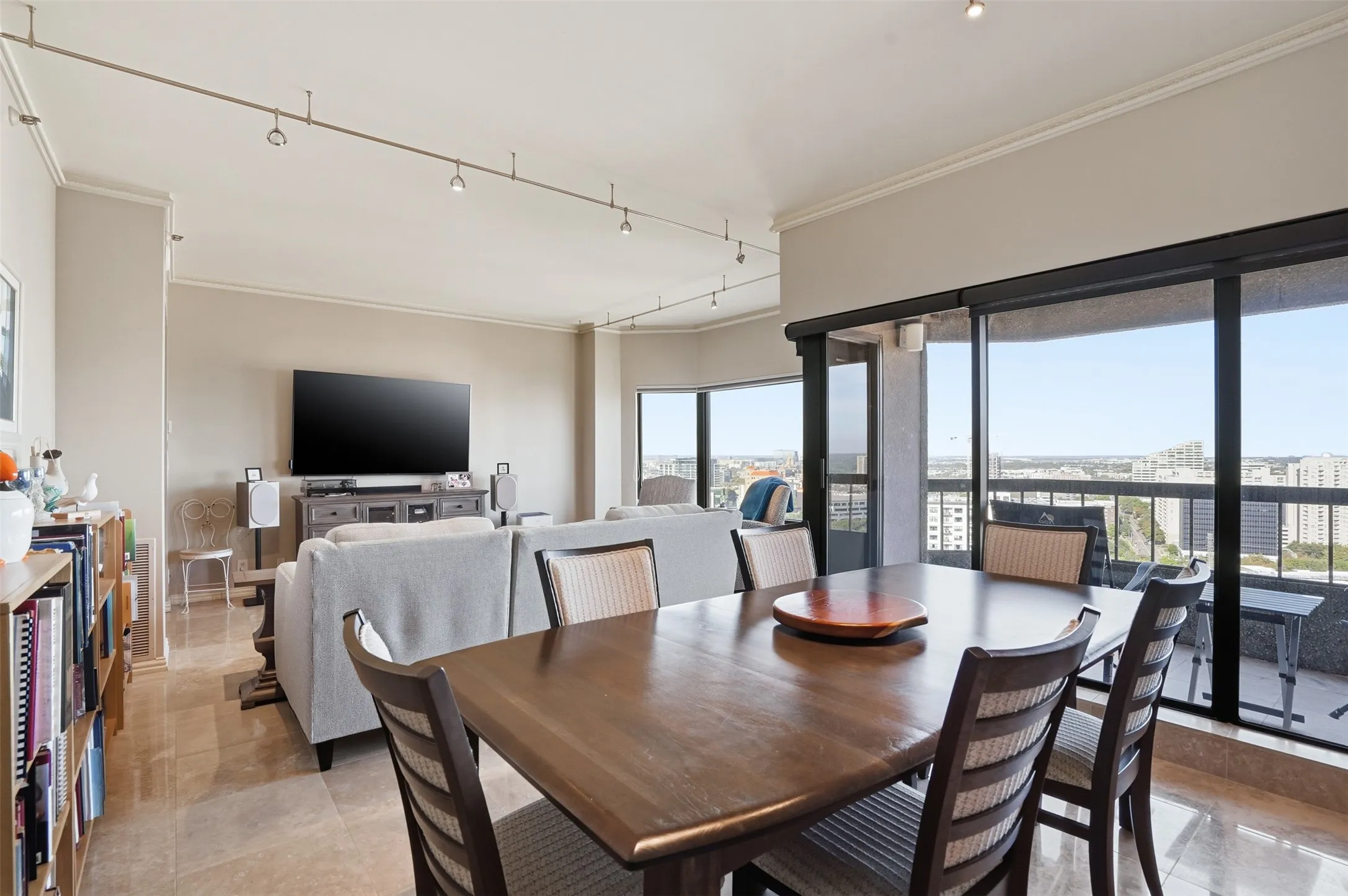 Condominium For Sale in Dallas County , 3030 Mckinney Avenue 2203, Dallas, Texas 75204, 2 Bedroom, 2 Bathroom, 2 Garage spaces, 1,353 Sqft, built in 1981, Preowned, mls#21128110, Real Estate Agent in Dallas, Homes For Sale in Dallas county, Homes For Sale in Dallas, Realtor in Dallas Texas, Real Estate Brokerage Independent Realty Texas, Luminita Cordes Realtor