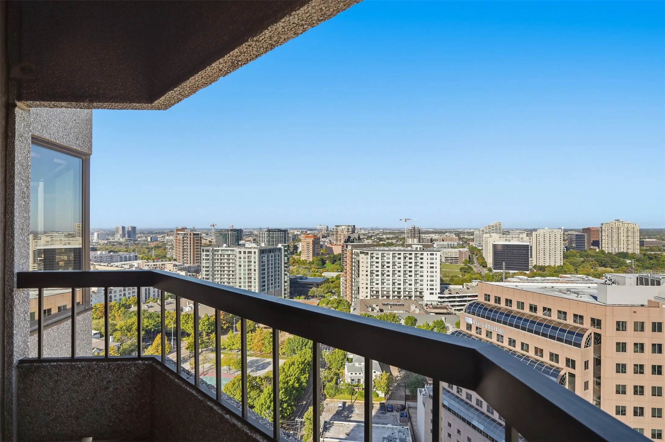 Condominium For Sale in Dallas County , 3030 Mckinney Avenue 2203, Dallas, Texas 75204, 2 Bedroom, 2 Bathroom, 2 Garage spaces, 1,353 Sqft, built in 1981, Preowned, mls#21128110, Real Estate Agent in Dallas, Homes For Sale in Dallas county, Homes For Sale in Dallas, Realtor in Dallas Texas, Real Estate Brokerage Independent Realty Texas, Luminita Cordes Realtor