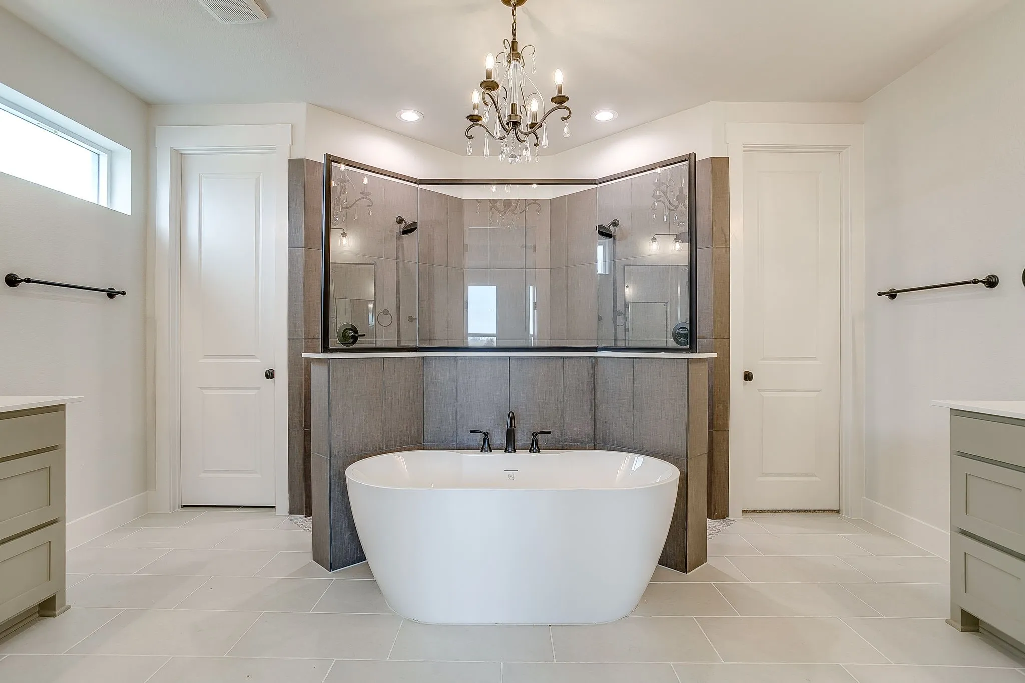Single Family Residence For Sale in Ellis County , 136 Lana Garden Way, Waxahachie, Texas 75165, 4 Bedroom, 3 Bathroom, 3 Garage spaces, 2,719 Sqft, built in 2025, New Construction - Complete, mls#21134439, Real Estate Agent in Waxahachie, Homes For Sale in Ellis county, Homes For Sale in Waxahachie, Realtor in Waxahachie Texas, Real Estate Brokerage Independent Realty Texas, Luminita Cordes Realtor