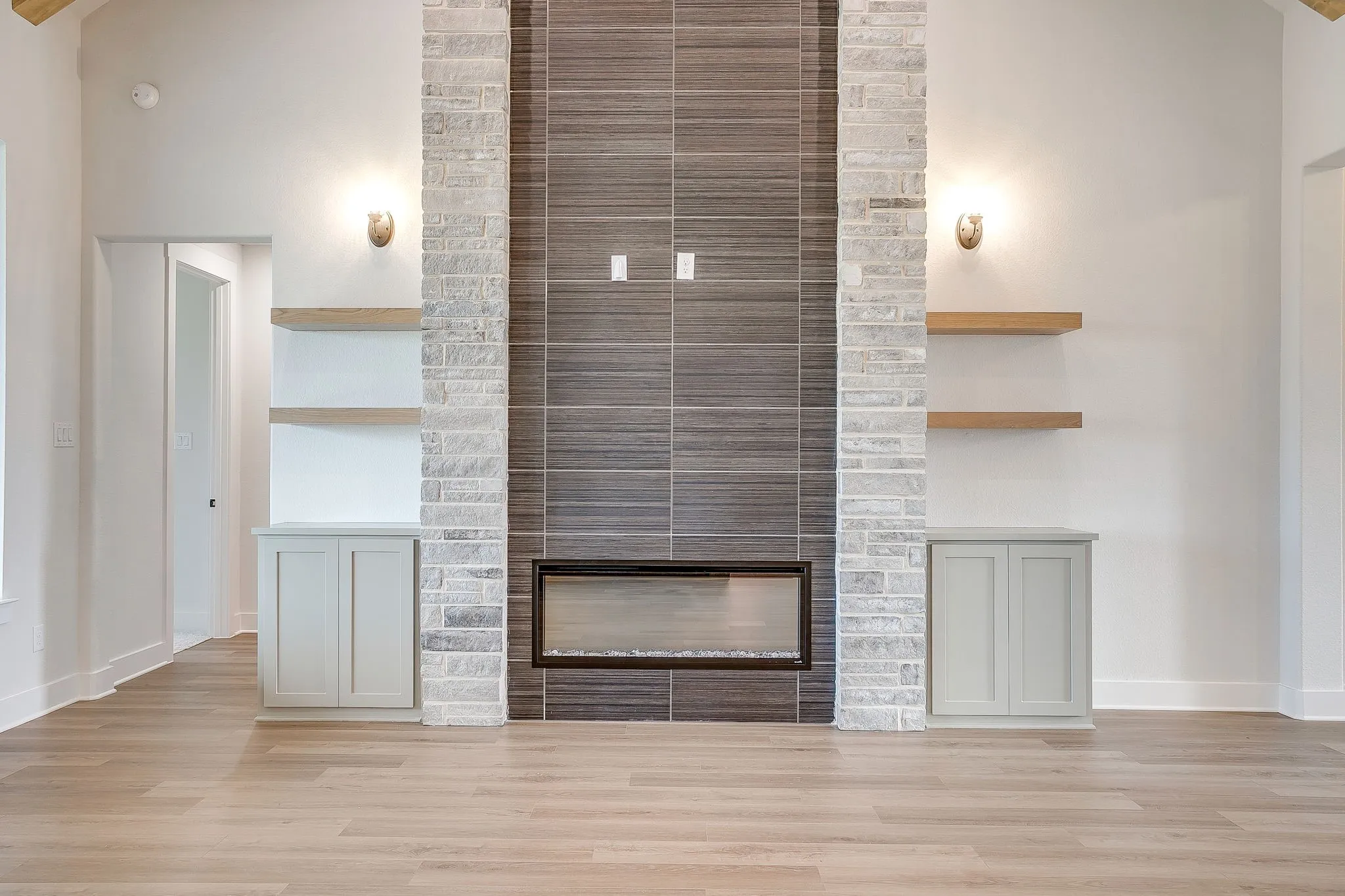 Single Family Residence For Sale in Ellis County , 136 Lana Garden Way, Waxahachie, Texas 75165, 4 Bedroom, 3 Bathroom, 3 Garage spaces, 2,719 Sqft, built in 2025, New Construction - Complete, mls#21134439, Real Estate Agent in Waxahachie, Homes For Sale in Ellis county, Homes For Sale in Waxahachie, Realtor in Waxahachie Texas, Real Estate Brokerage Independent Realty Texas, Luminita Cordes Realtor