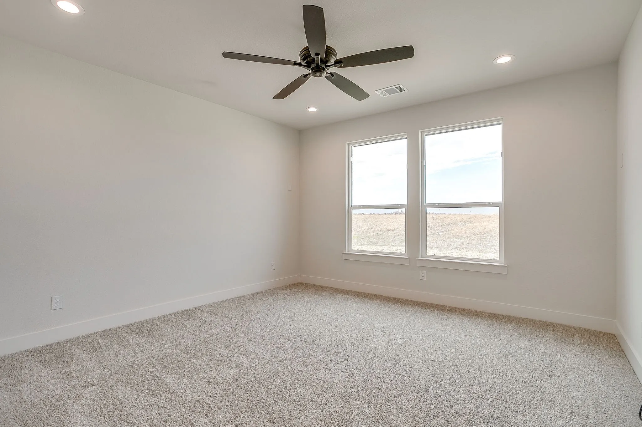 Single Family Residence For Sale in Ellis County , 136 Lana Garden Way, Waxahachie, Texas 75165, 4 Bedroom, 3 Bathroom, 3 Garage spaces, 2,719 Sqft, built in 2025, New Construction - Complete, mls#21134439, Real Estate Agent in Waxahachie, Homes For Sale in Ellis county, Homes For Sale in Waxahachie, Realtor in Waxahachie Texas, Real Estate Brokerage Independent Realty Texas, Luminita Cordes Realtor