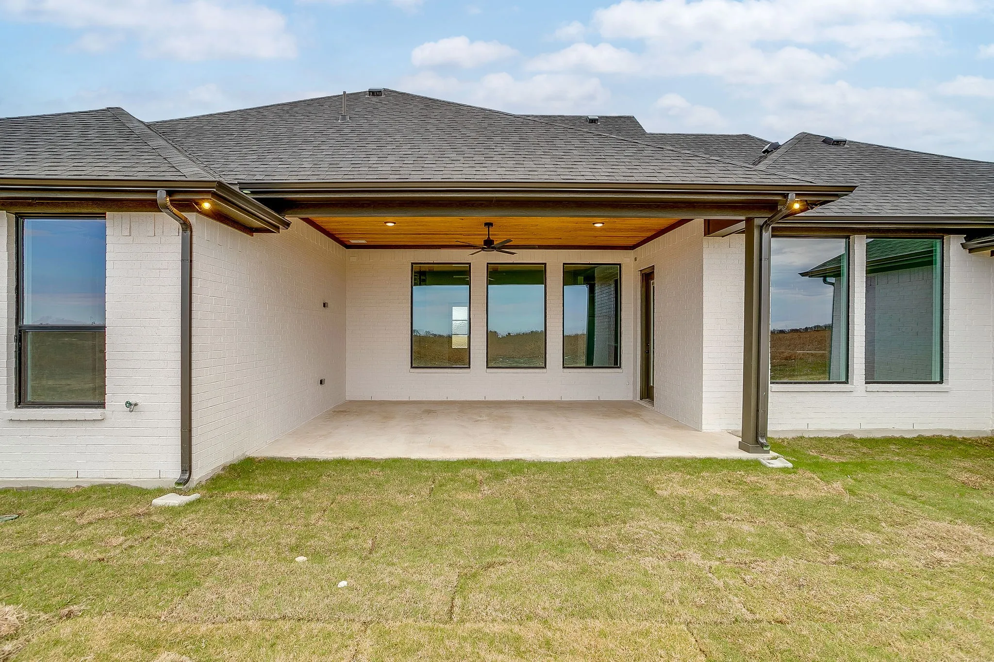 Single Family Residence For Sale in Ellis County , 136 Lana Garden Way, Waxahachie, Texas 75165, 4 Bedroom, 3 Bathroom, 3 Garage spaces, 2,719 Sqft, built in 2025, New Construction - Complete, mls#21134439, Real Estate Agent in Waxahachie, Homes For Sale in Ellis county, Homes For Sale in Waxahachie, Realtor in Waxahachie Texas, Real Estate Brokerage Independent Realty Texas, Luminita Cordes Realtor