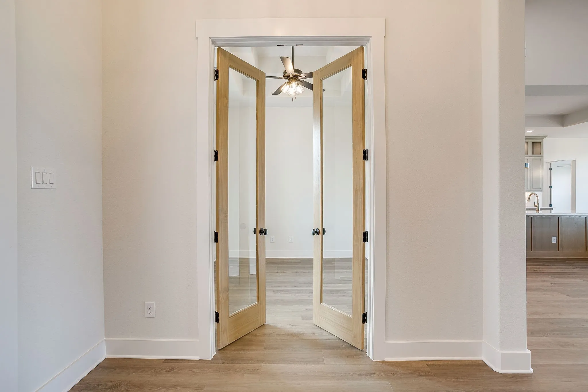 Single Family Residence For Sale in Ellis County , 136 Lana Garden Way, Waxahachie, Texas 75165, 4 Bedroom, 3 Bathroom, 3 Garage spaces, 2,719 Sqft, built in 2025, New Construction - Complete, mls#21134439, Real Estate Agent in Waxahachie, Homes For Sale in Ellis county, Homes For Sale in Waxahachie, Realtor in Waxahachie Texas, Real Estate Brokerage Independent Realty Texas, Luminita Cordes Realtor