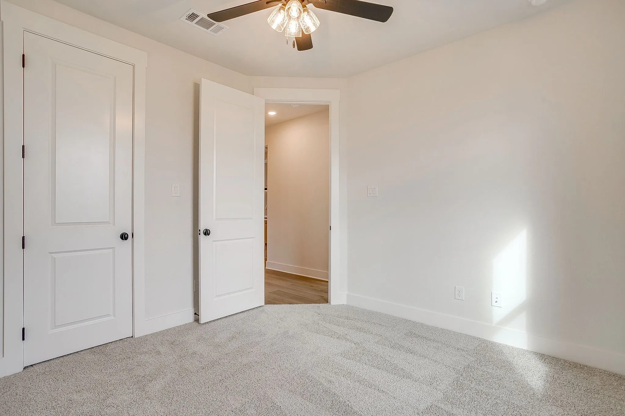 Single Family Residence For Sale in Ellis County , 136 Lana Garden Way, Waxahachie, Texas 75165, 4 Bedroom, 3 Bathroom, 3 Garage spaces, 2,719 Sqft, built in 2025, New Construction - Complete, mls#21134439, Real Estate Agent in Waxahachie, Homes For Sale in Ellis county, Homes For Sale in Waxahachie, Realtor in Waxahachie Texas, Real Estate Brokerage Independent Realty Texas, Luminita Cordes Realtor