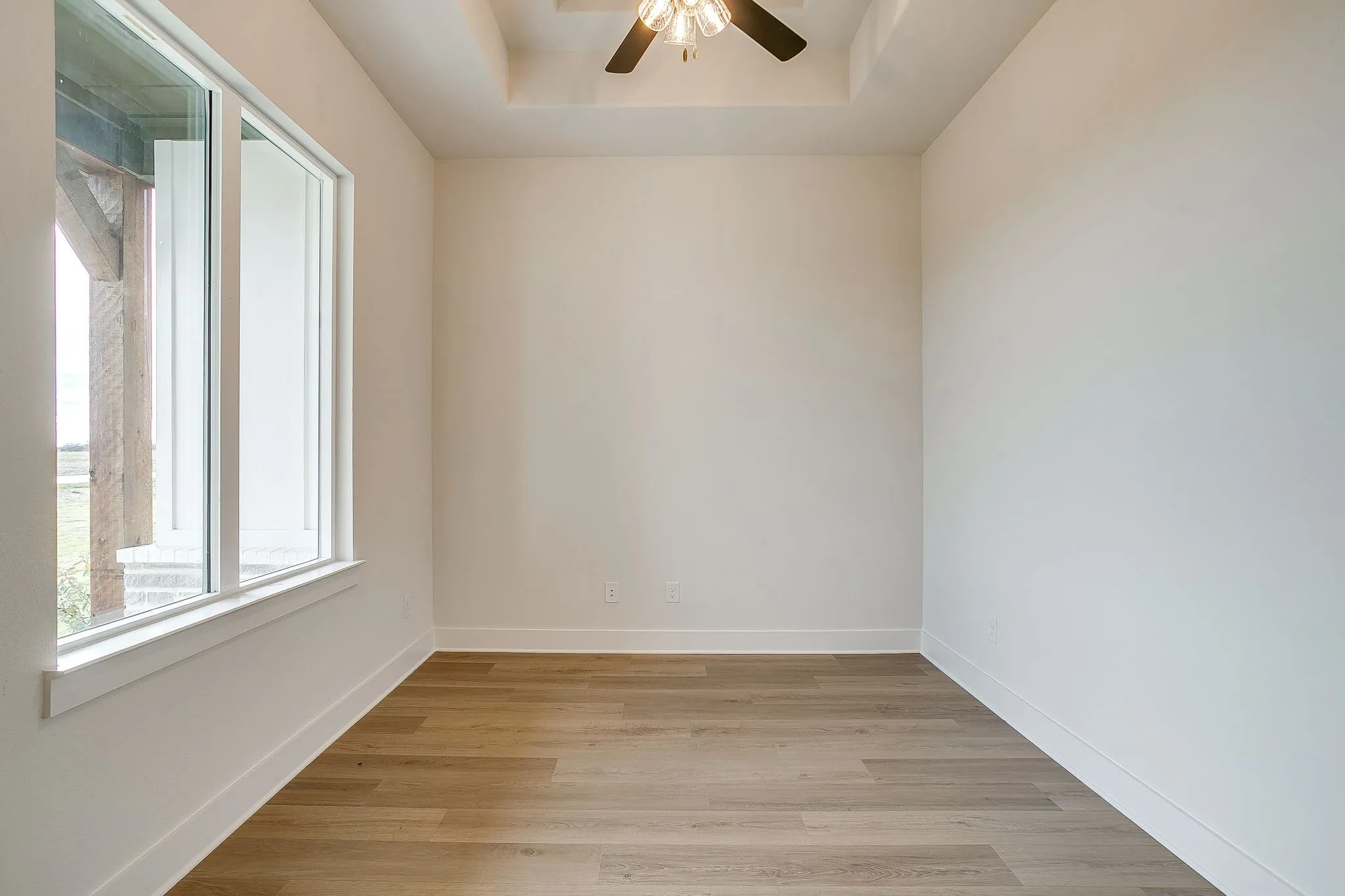 Single Family Residence For Sale in Ellis County , 136 Lana Garden Way, Waxahachie, Texas 75165, 4 Bedroom, 3 Bathroom, 3 Garage spaces, 2,719 Sqft, built in 2025, New Construction - Complete, mls#21134439, Real Estate Agent in Waxahachie, Homes For Sale in Ellis county, Homes For Sale in Waxahachie, Realtor in Waxahachie Texas, Real Estate Brokerage Independent Realty Texas, Luminita Cordes Realtor