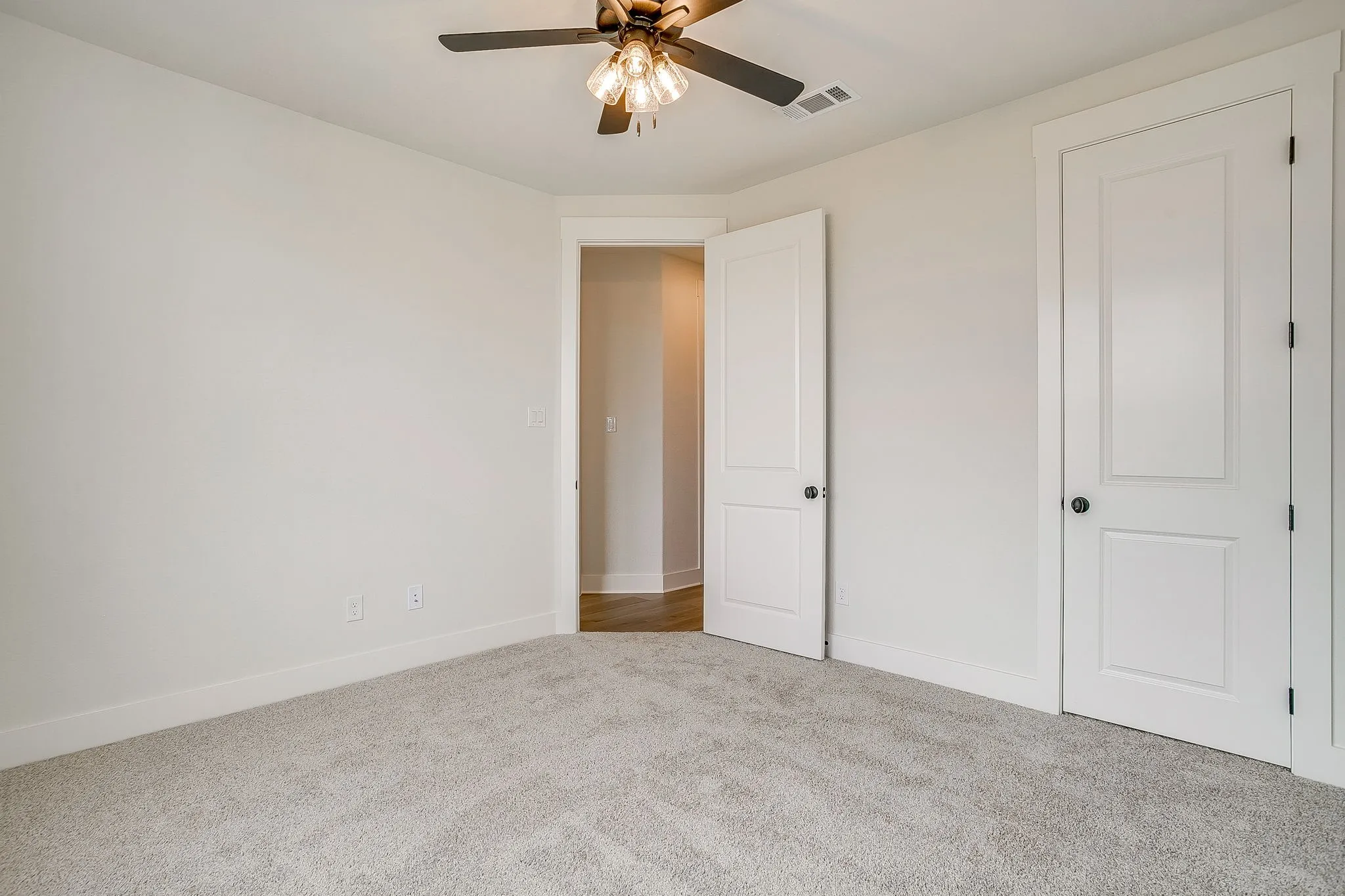 Single Family Residence For Sale in Ellis County , 136 Lana Garden Way, Waxahachie, Texas 75165, 4 Bedroom, 3 Bathroom, 3 Garage spaces, 2,719 Sqft, built in 2025, New Construction - Complete, mls#21134439, Real Estate Agent in Waxahachie, Homes For Sale in Ellis county, Homes For Sale in Waxahachie, Realtor in Waxahachie Texas, Real Estate Brokerage Independent Realty Texas, Luminita Cordes Realtor