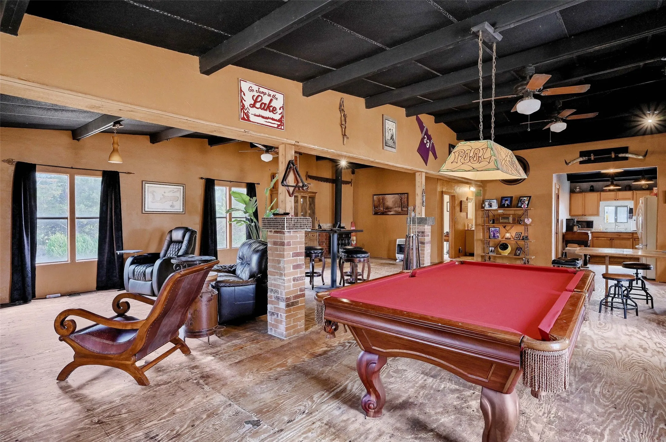 Single Family Residence For Sale in Grayson County , 2447 Cemetery Road, Pottsboro, Texas 75076, 2 Bedrooms, 1 Bathroom, Garage spaces, 1,652 Sqft, built in 1984, Preowned, Price $370,000, mls#21133872, Real Estate Agent in Pottsboro, Homes For Sale in Grayson county, Homes For Sale in Pottsboro, Realtor in Pottsboro Texas, Real Estate Brokerage Independent Realty Texas, Luminita Cordes Realtor