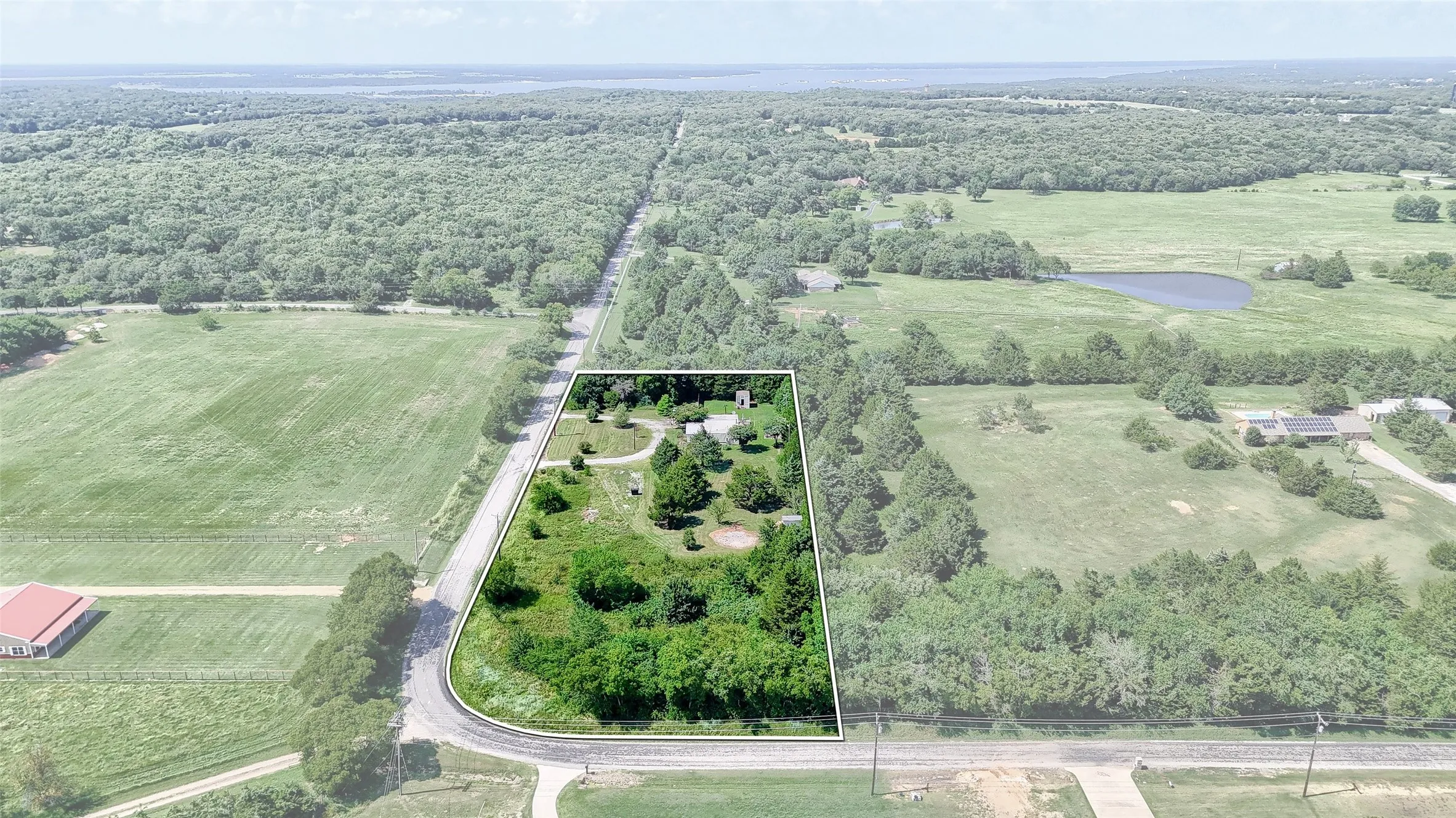 Single Family Residence For Sale in Grayson County , 2447 Cemetery Road, Pottsboro, Texas 75076, 2 Bedrooms, 1 Bathroom, Garage spaces, 1,652 Sqft, built in 1984, Preowned, Price $370,000, mls#21133872, Real Estate Agent in Pottsboro, Homes For Sale in Grayson county, Homes For Sale in Pottsboro, Realtor in Pottsboro Texas, Real Estate Brokerage Independent Realty Texas, Luminita Cordes Realtor