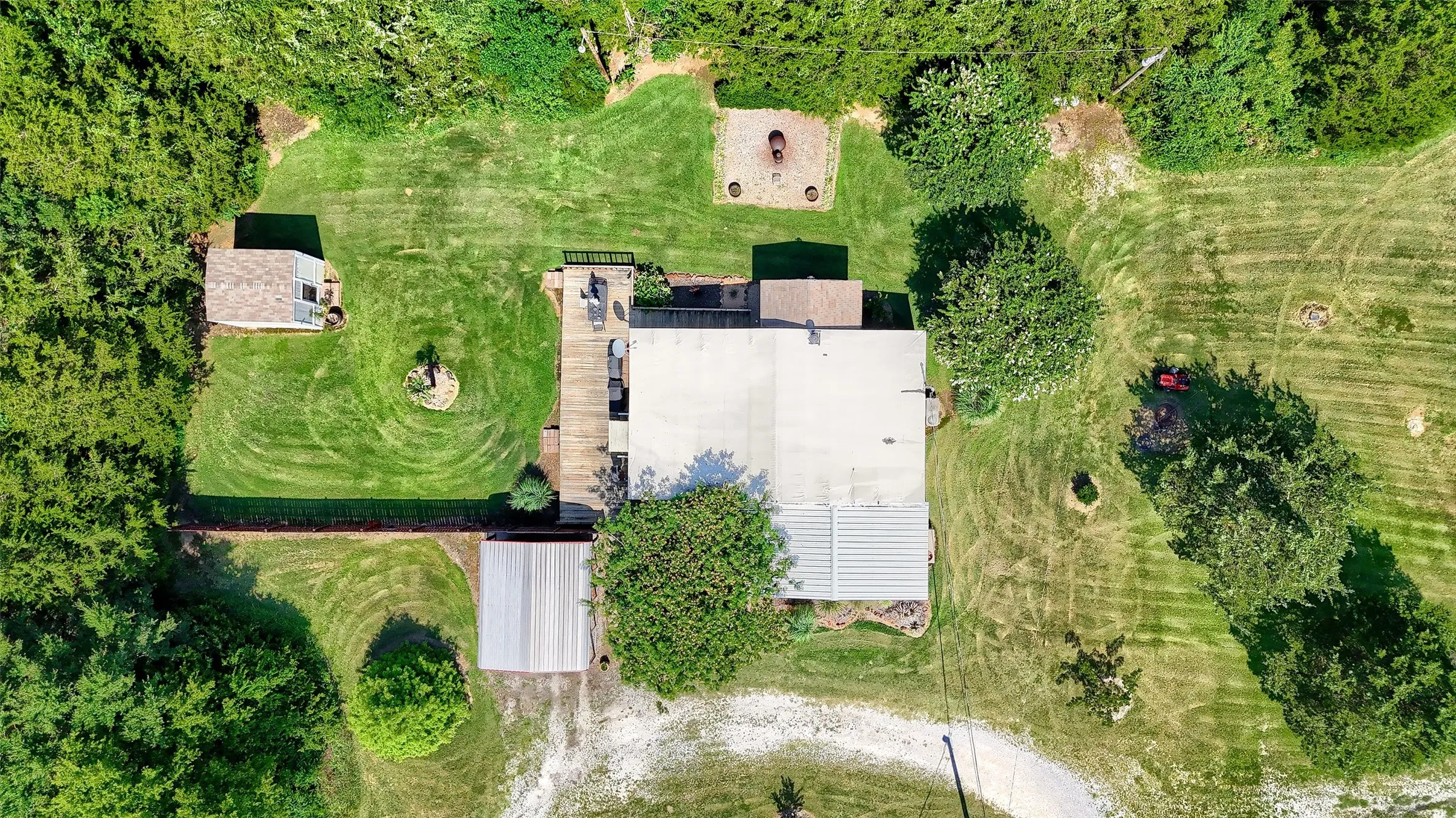 Single Family Residence For Sale in Grayson County , 2447 Cemetery Road, Pottsboro, Texas 75076, 2 Bedrooms, 1 Bathroom, Garage spaces, 1,652 Sqft, built in 1984, Preowned, Price $370,000, mls#21133872, Real Estate Agent in Pottsboro, Homes For Sale in Grayson county, Homes For Sale in Pottsboro, Realtor in Pottsboro Texas, Real Estate Brokerage Independent Realty Texas, Luminita Cordes Realtor