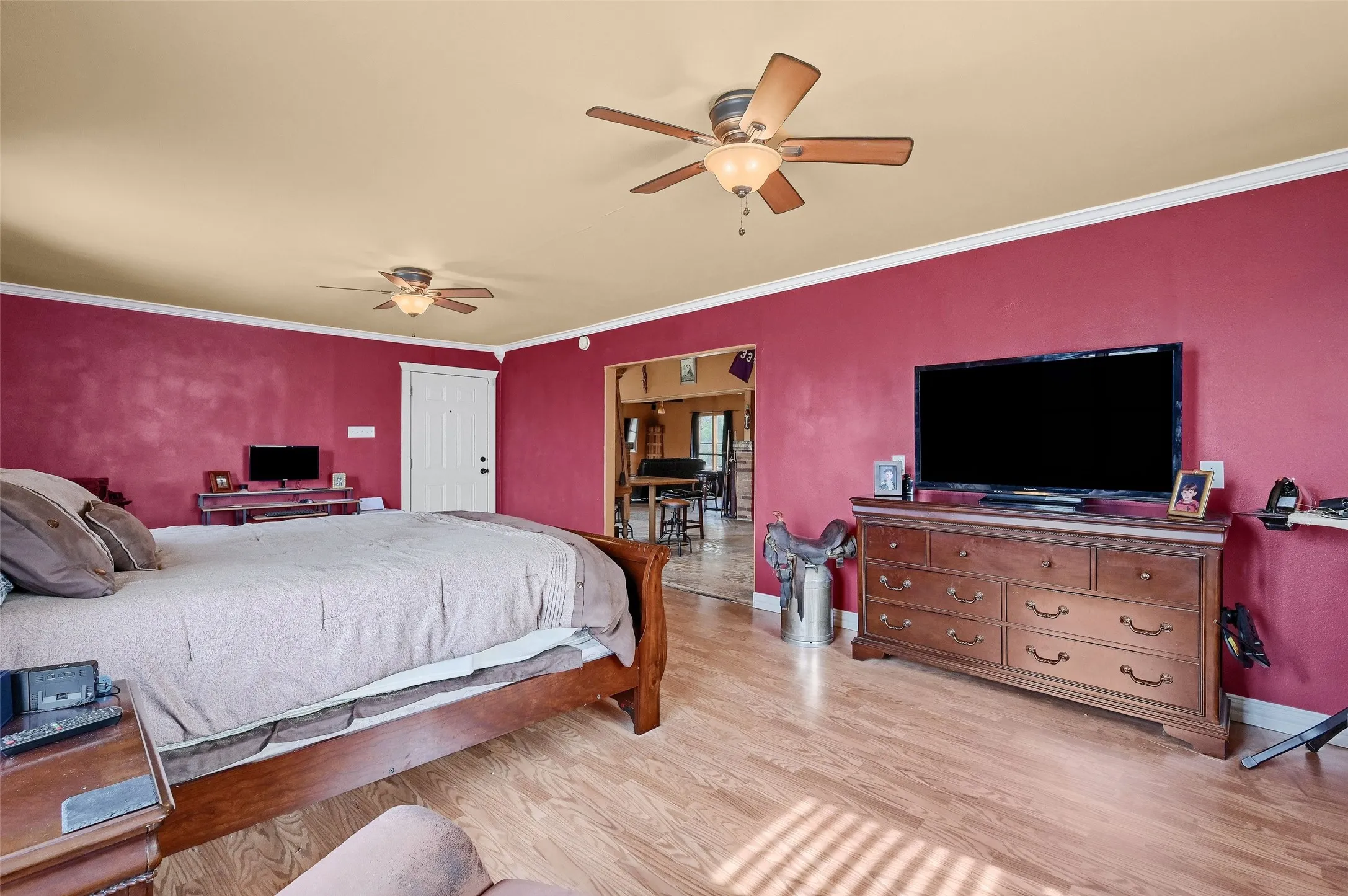 Single Family Residence For Sale in Grayson County , 2447 Cemetery Road, Pottsboro, Texas 75076, 2 Bedrooms, 1 Bathroom, Garage spaces, 1,652 Sqft, built in 1984, Preowned, Price $370,000, mls#21133872, Real Estate Agent in Pottsboro, Homes For Sale in Grayson county, Homes For Sale in Pottsboro, Realtor in Pottsboro Texas, Real Estate Brokerage Independent Realty Texas, Luminita Cordes Realtor