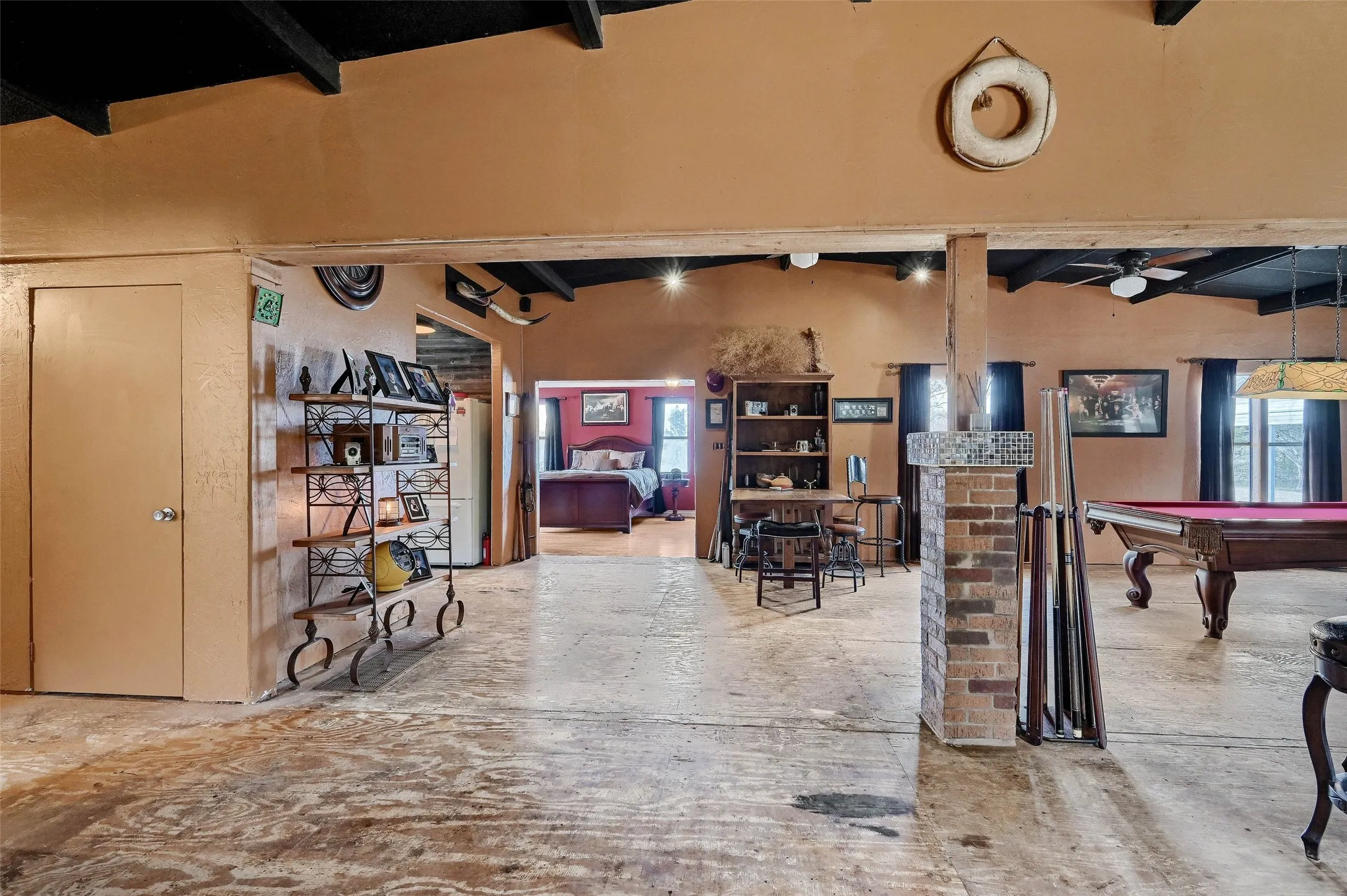 Single Family Residence For Sale in Grayson County , 2447 Cemetery Road, Pottsboro, Texas 75076, 2 Bedrooms, 1 Bathroom, Garage spaces, 1,652 Sqft, built in 1984, Preowned, Price $370,000, mls#21133872, Real Estate Agent in Pottsboro, Homes For Sale in Grayson county, Homes For Sale in Pottsboro, Realtor in Pottsboro Texas, Real Estate Brokerage Independent Realty Texas, Luminita Cordes Realtor