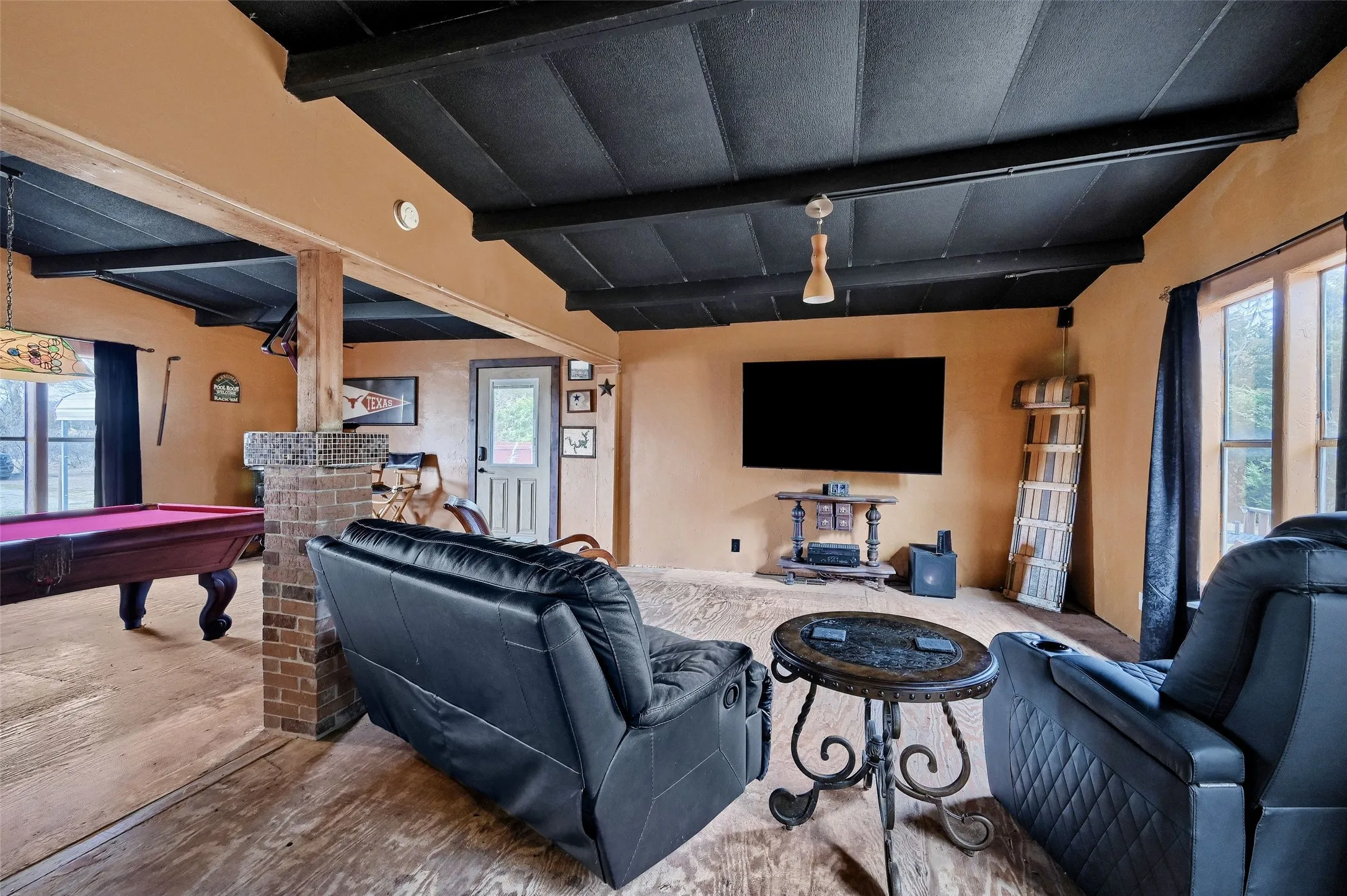 Single Family Residence For Sale in Grayson County , 2447 Cemetery Road, Pottsboro, Texas 75076, 2 Bedrooms, 1 Bathroom, Garage spaces, 1,652 Sqft, built in 1984, Preowned, Price $370,000, mls#21133872, Real Estate Agent in Pottsboro, Homes For Sale in Grayson county, Homes For Sale in Pottsboro, Realtor in Pottsboro Texas, Real Estate Brokerage Independent Realty Texas, Luminita Cordes Realtor