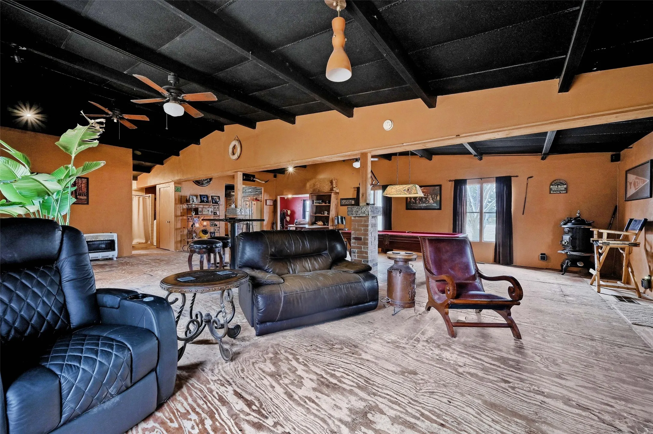 Single Family Residence For Sale in Grayson County , 2447 Cemetery Road, Pottsboro, Texas 75076, 2 Bedrooms, 1 Bathroom, Garage spaces, 1,652 Sqft, built in 1984, Preowned, Price $370,000, mls#21133872, Real Estate Agent in Pottsboro, Homes For Sale in Grayson county, Homes For Sale in Pottsboro, Realtor in Pottsboro Texas, Real Estate Brokerage Independent Realty Texas, Luminita Cordes Realtor