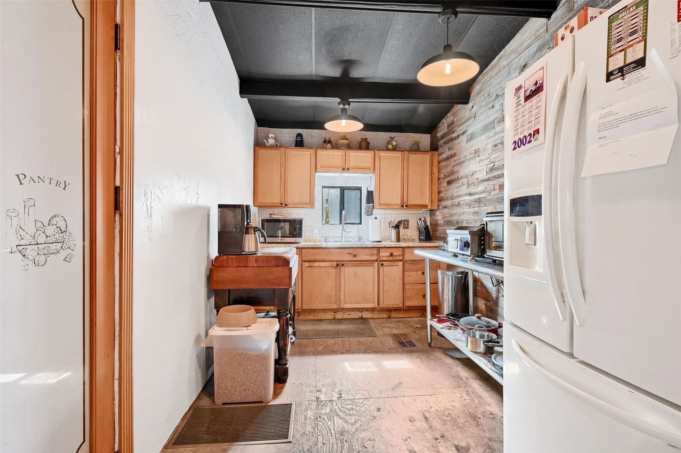 Single Family Residence For Sale in Grayson County , 2447 Cemetery Road, Pottsboro, Texas 75076, 2 Bedrooms, 1 Bathroom, Garage spaces, 1,652 Sqft, built in 1984, Preowned, Price $370,000, mls#21133872, Real Estate Agent in Pottsboro, Homes For Sale in Grayson county, Homes For Sale in Pottsboro, Realtor in Pottsboro Texas, Real Estate Brokerage Independent Realty Texas, Luminita Cordes Realtor