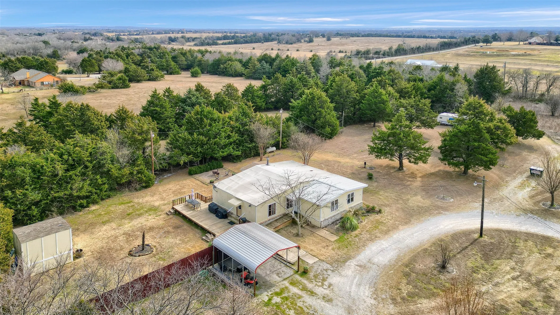 Single Family Residence For Sale in Grayson County , 2447 Cemetery Road, Pottsboro, Texas 75076, 2 Bedrooms, 1 Bathroom, Garage spaces, 1,652 Sqft, built in 1984, Preowned, Price $370,000, mls#21133872, Real Estate Agent in Pottsboro, Homes For Sale in Grayson county, Homes For Sale in Pottsboro, Realtor in Pottsboro Texas, Real Estate Brokerage Independent Realty Texas, Luminita Cordes Realtor
