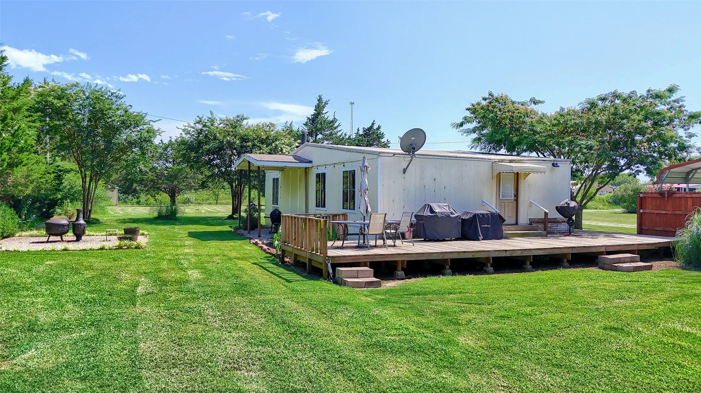 Single Family Residence For Sale in Grayson County , 2447 Cemetery Road, Pottsboro, Texas 75076, 2 Bedrooms, 1 Bathroom, Garage spaces, 1,652 Sqft, built in 1984, Preowned, Price $370,000, mls#21133872, Real Estate Agent in Pottsboro, Homes For Sale in Grayson county, Homes For Sale in Pottsboro, Realtor in Pottsboro Texas, Real Estate Brokerage Independent Realty Texas, Luminita Cordes Realtor