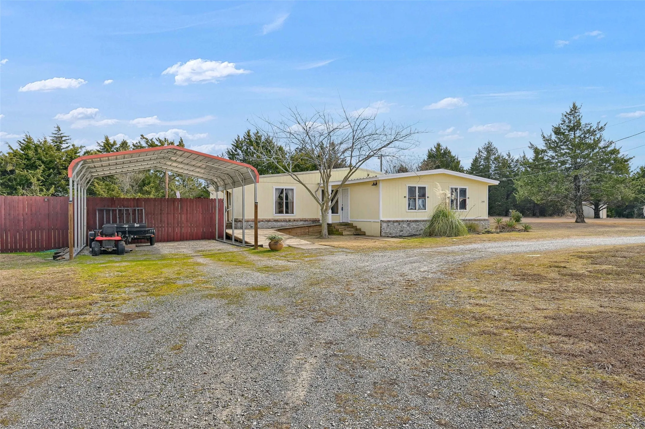 Single Family Residence For Sale in Grayson County , 2447 Cemetery Road, Pottsboro, Texas 75076, 2 Bedrooms, 1 Bathroom, Garage spaces, 1,652 Sqft, built in 1984, Preowned, Price $370,000, mls#21133872, Real Estate Agent in Pottsboro, Homes For Sale in Grayson county, Homes For Sale in Pottsboro, Realtor in Pottsboro Texas, Real Estate Brokerage Independent Realty Texas, Luminita Cordes Realtor
