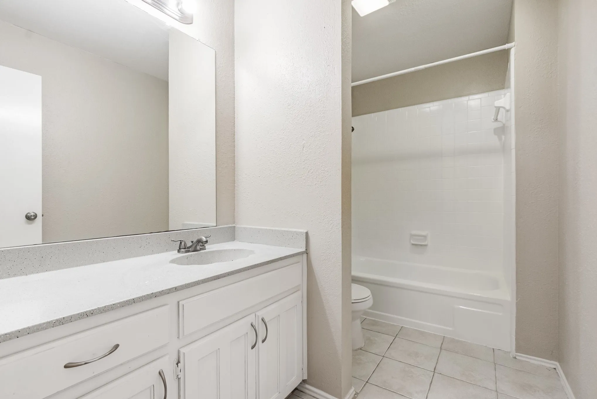 2nd floor hall bath